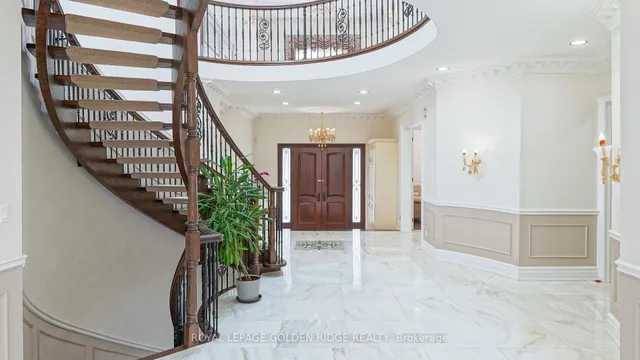 2 Cortleigh Crt, Richmond Hill 4
