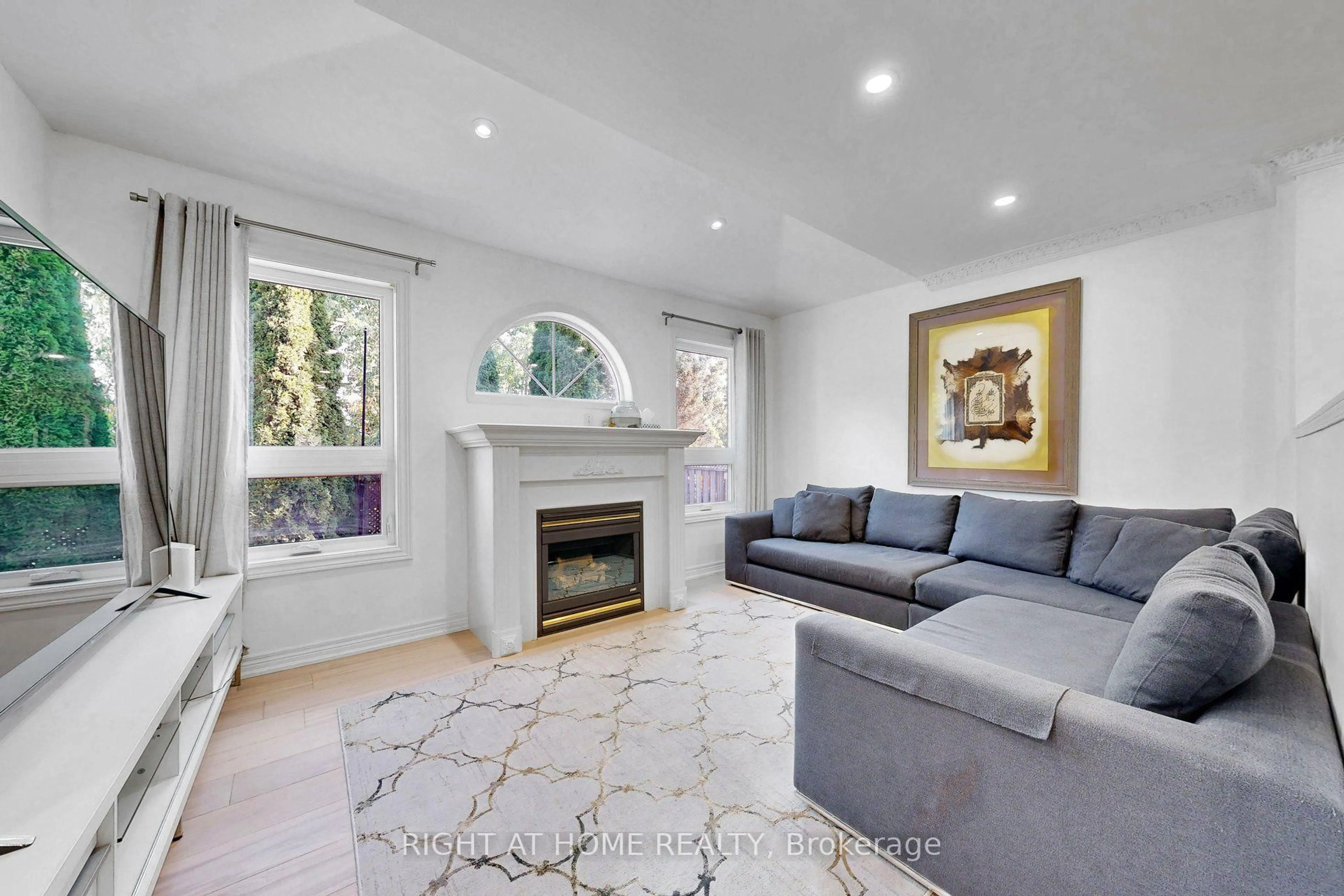 Living room with furniture, unknown for 262 Wildberry Cres, Vaughan Ontario L4H 2H7