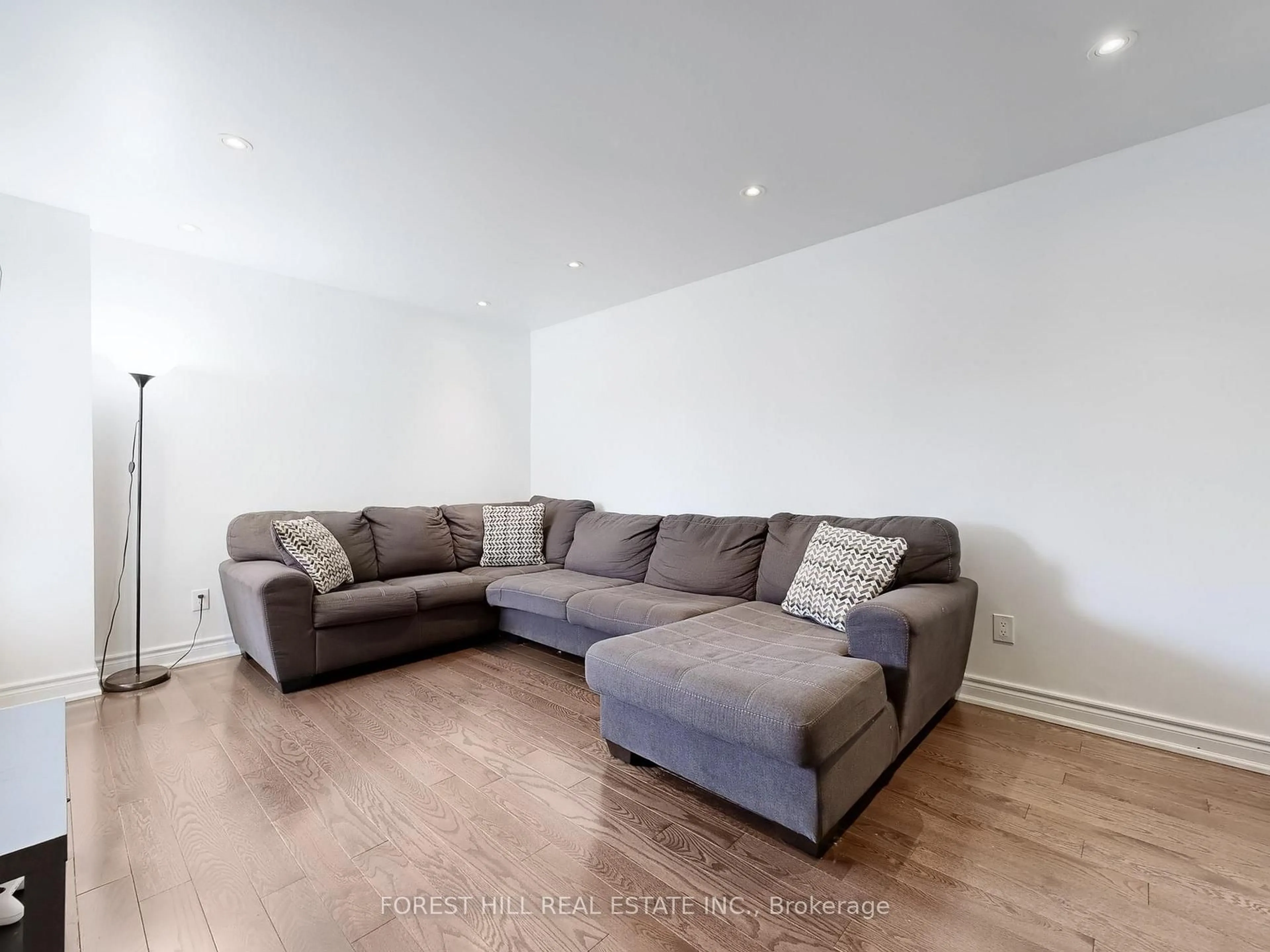 Living room with furniture, unknown for 109 Spyglass Hill Rd, Vaughan Ontario L4K 2K6
