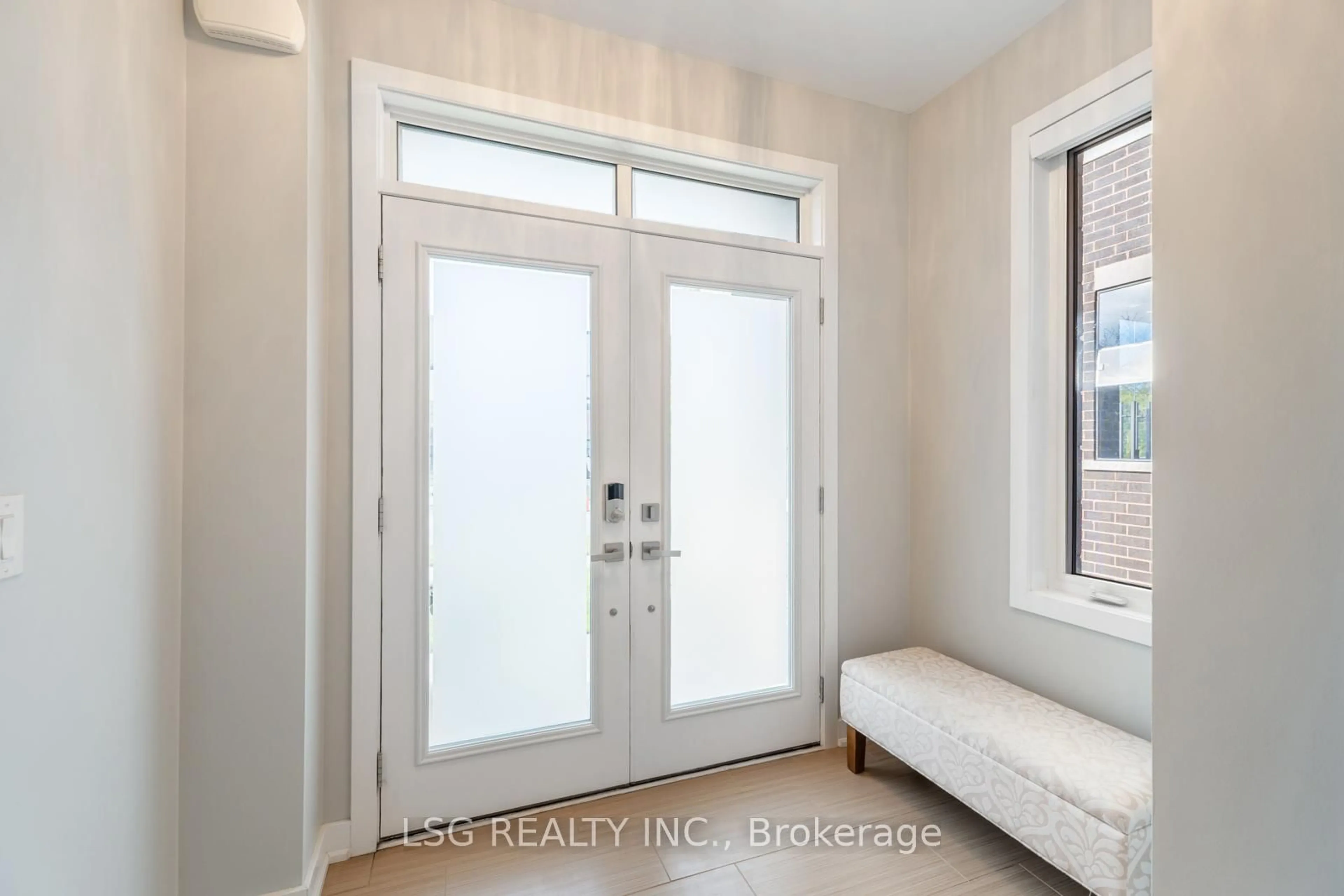 Indoor entryway for 101 Dariole Dr, Richmond Hill Ontario L4E 0Y8