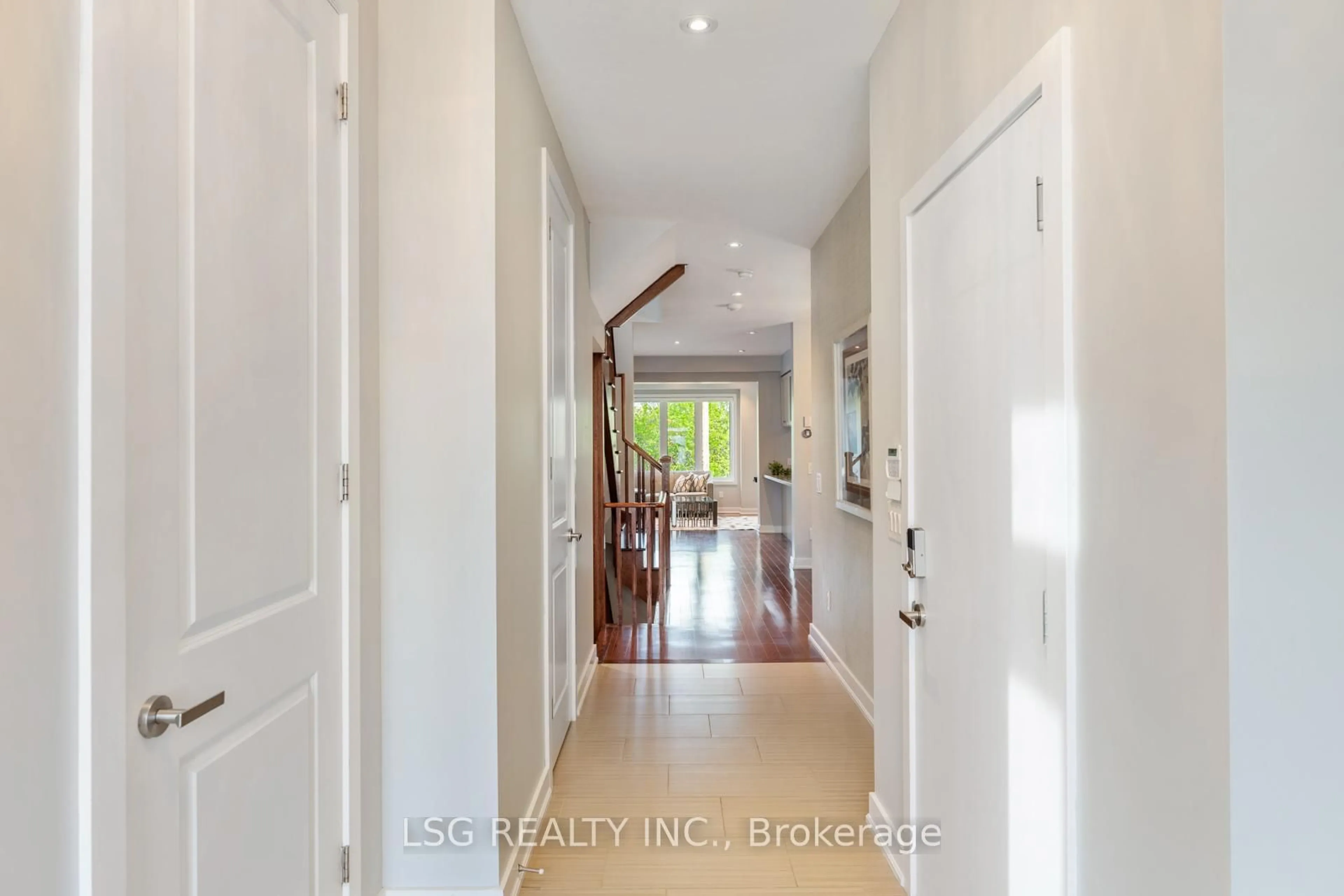 Indoor entryway for 101 Dariole Dr, Richmond Hill Ontario L4E 0Y8