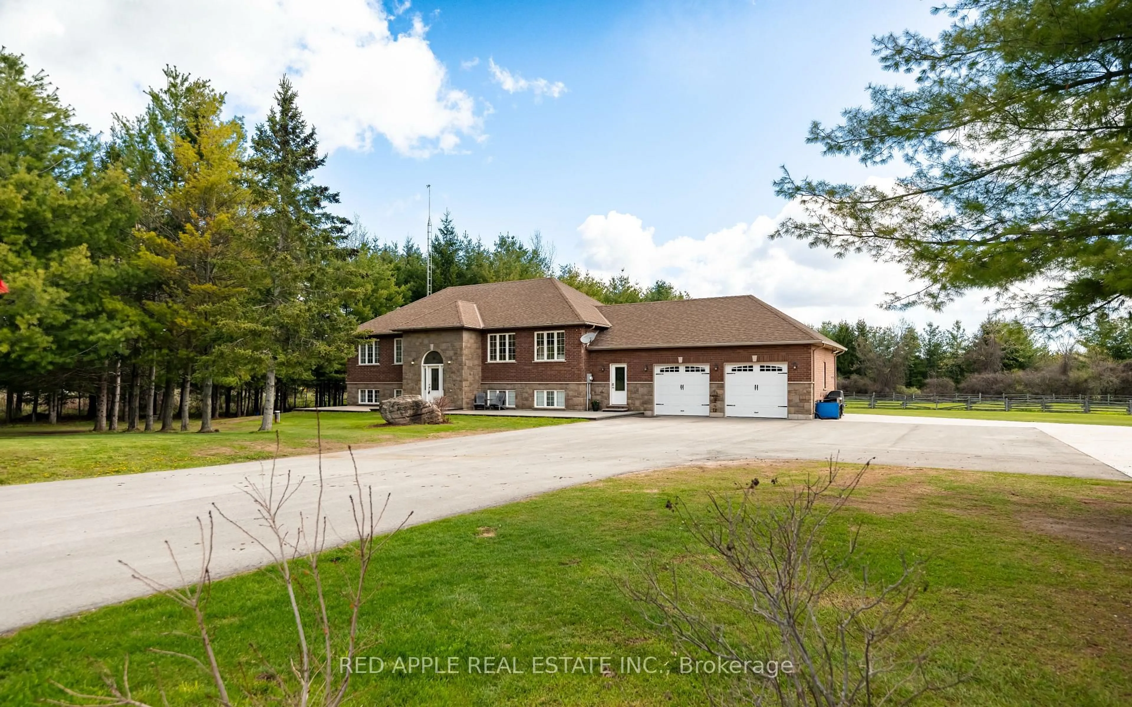 A pic from outside/outdoor area/front of a property/back of a property/a pic from drone, unknown for 996609 Mulmur-Tosorontio Townline, Adjala-Tosorontio Ontario L0N 1M0