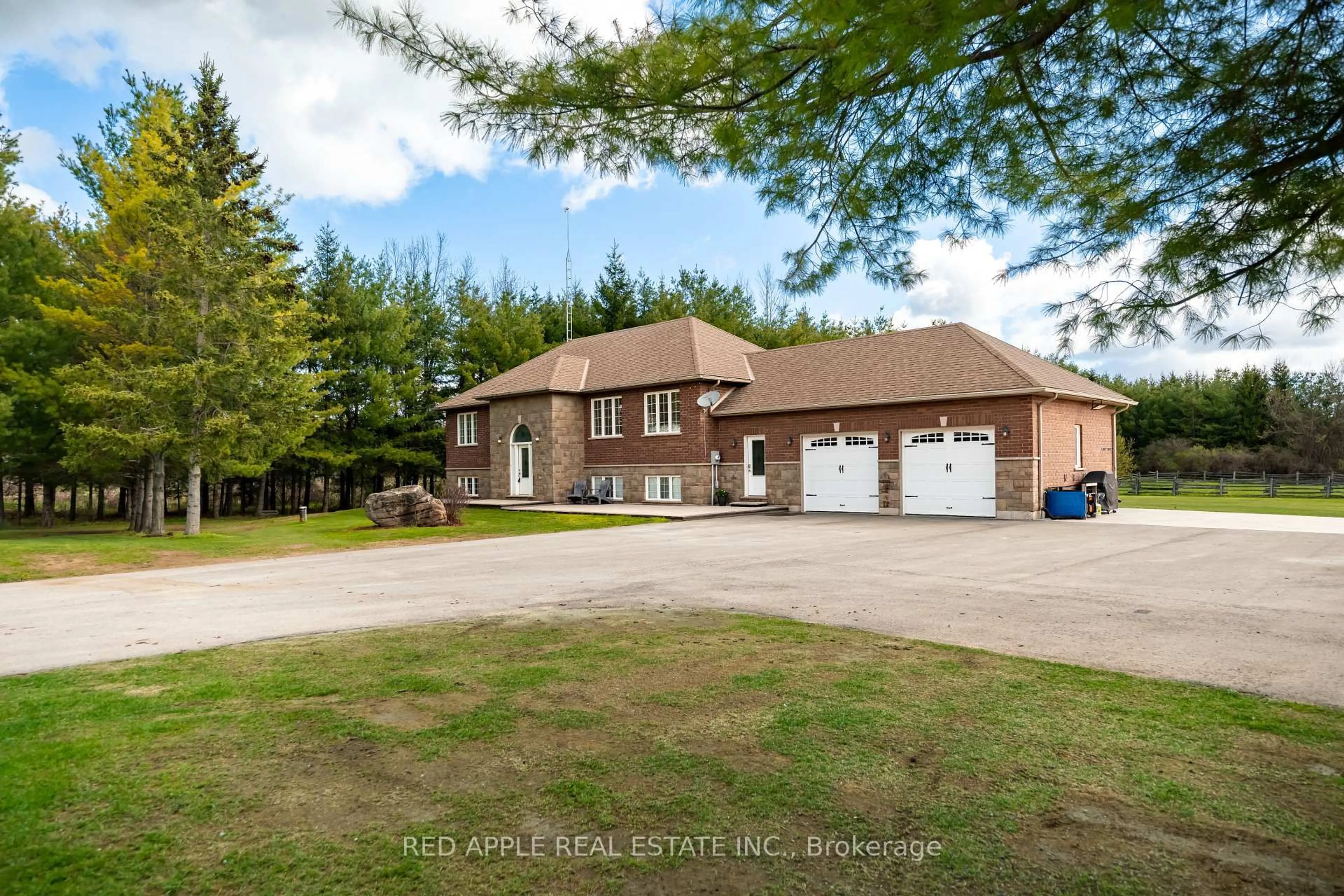 A pic from outside/outdoor area/front of a property/back of a property/a pic from drone, unknown for 996609 Mulmur-Tosorontio Townline, Adjala-Tosorontio Ontario L0N 1M0