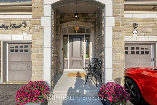 7 Kettle Valley Tr, King 4