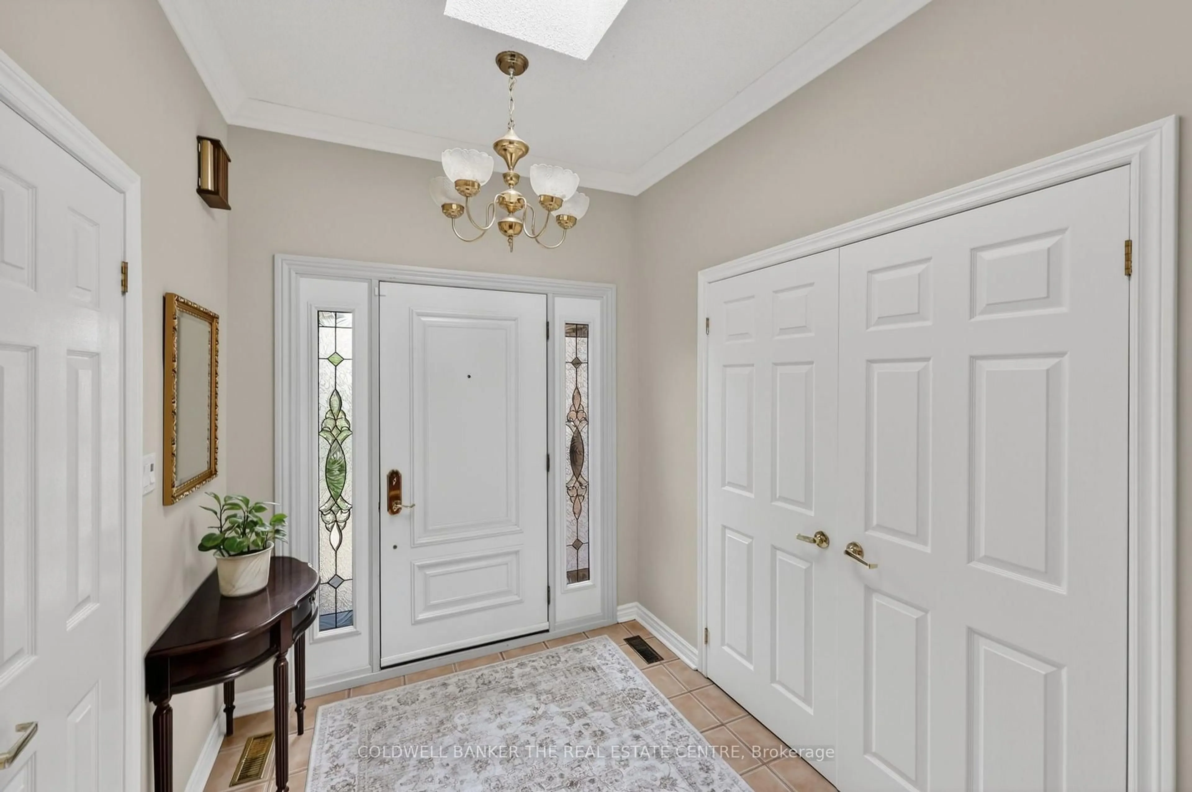 Indoor entryway for 274 Kirby Cres, Newmarket Ontario L3X 1H4