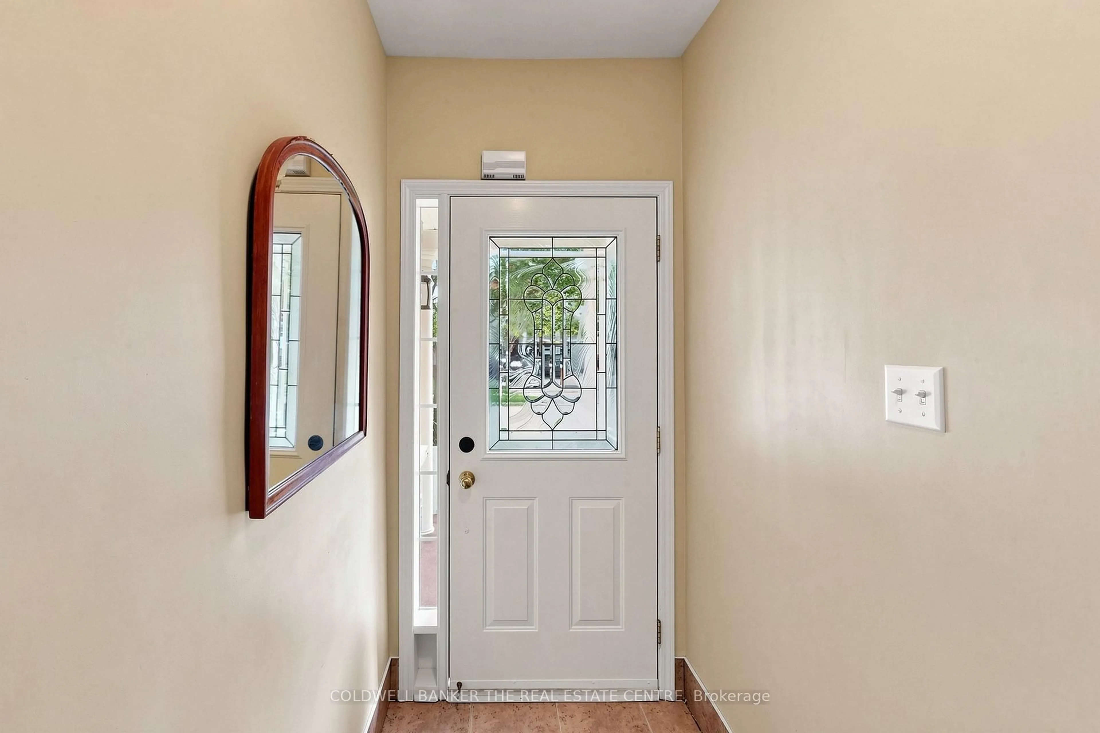Indoor entryway for 260 Flagstone Way, Newmarket Ontario L3X 2Y1