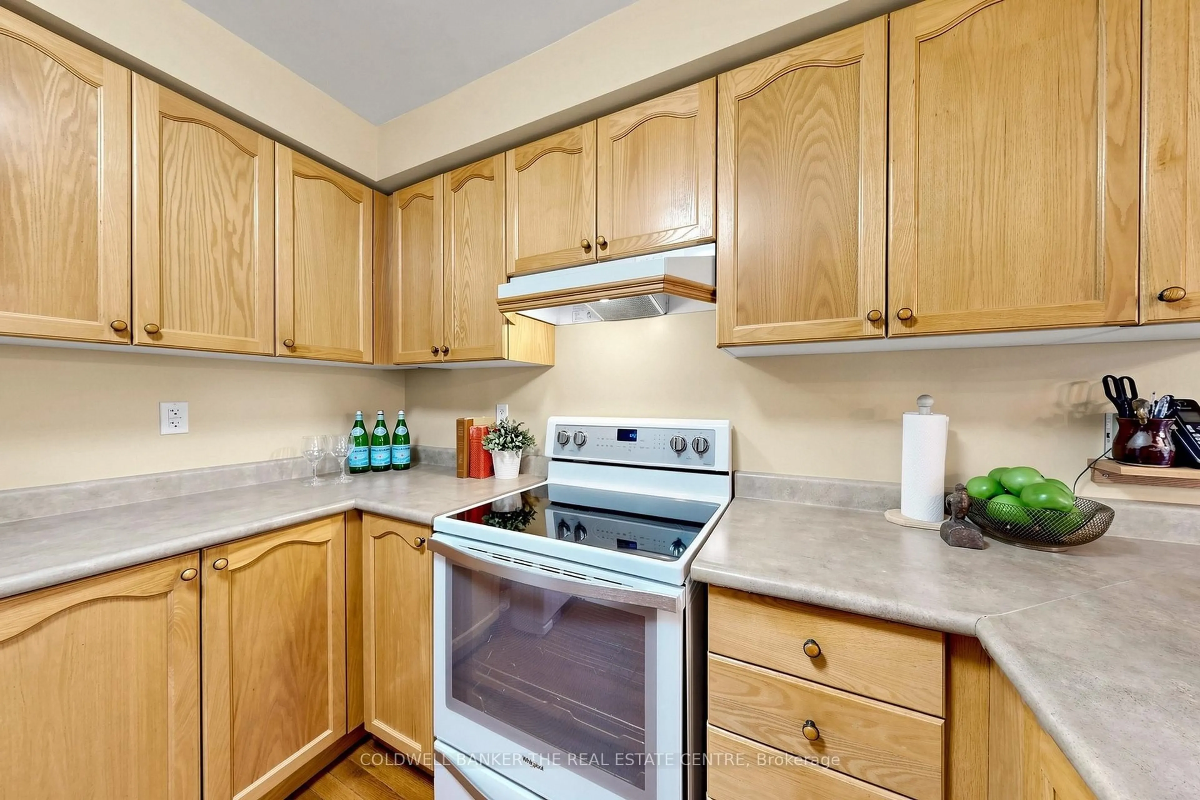 Standard kitchen, unknown for 260 Flagstone Way, Newmarket Ontario L3X 2Y1