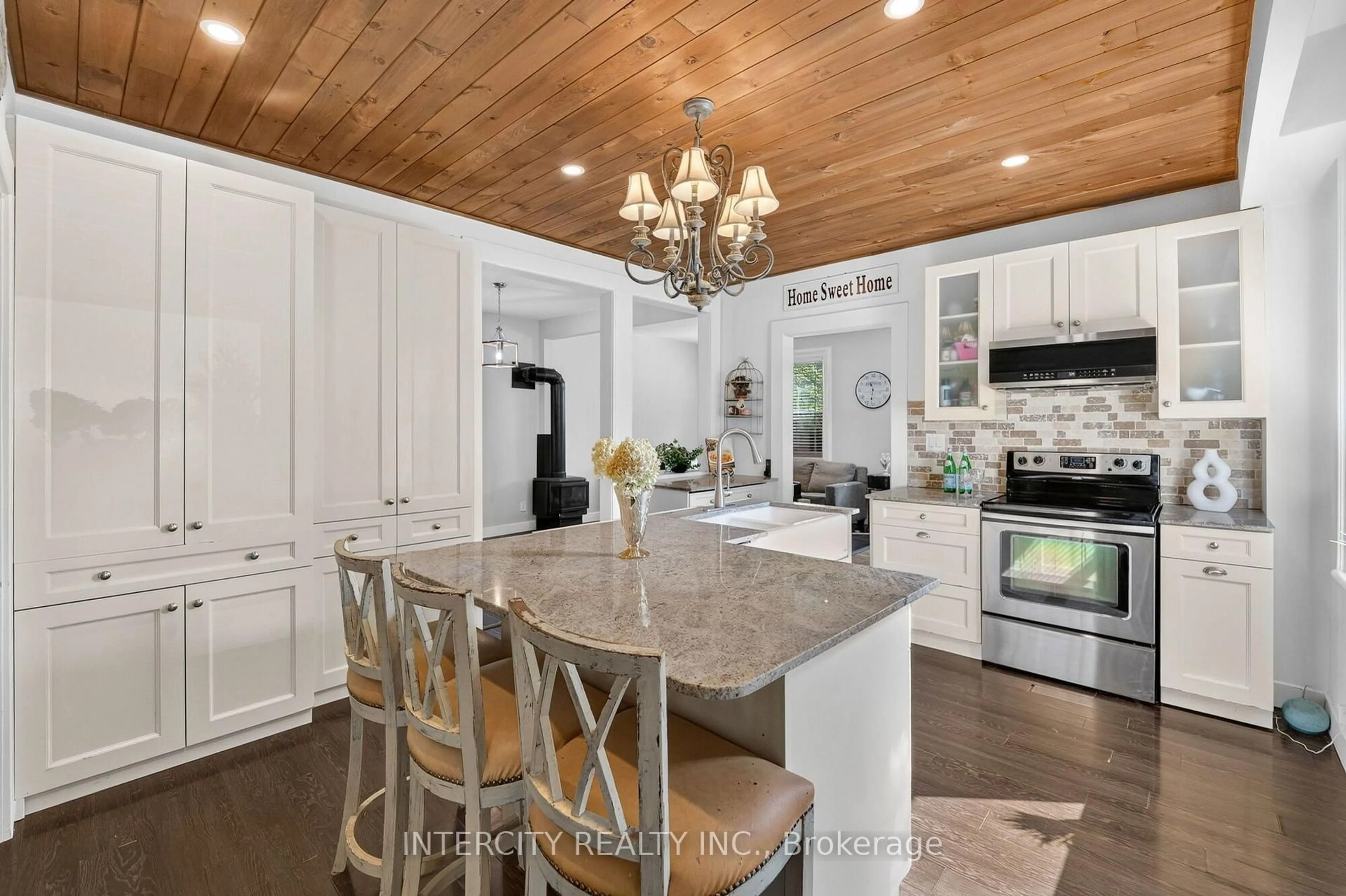 Open concept kitchen, unknown for 98 Essa St, Bradford West Gwillimbury Ontario L3Z 1P4