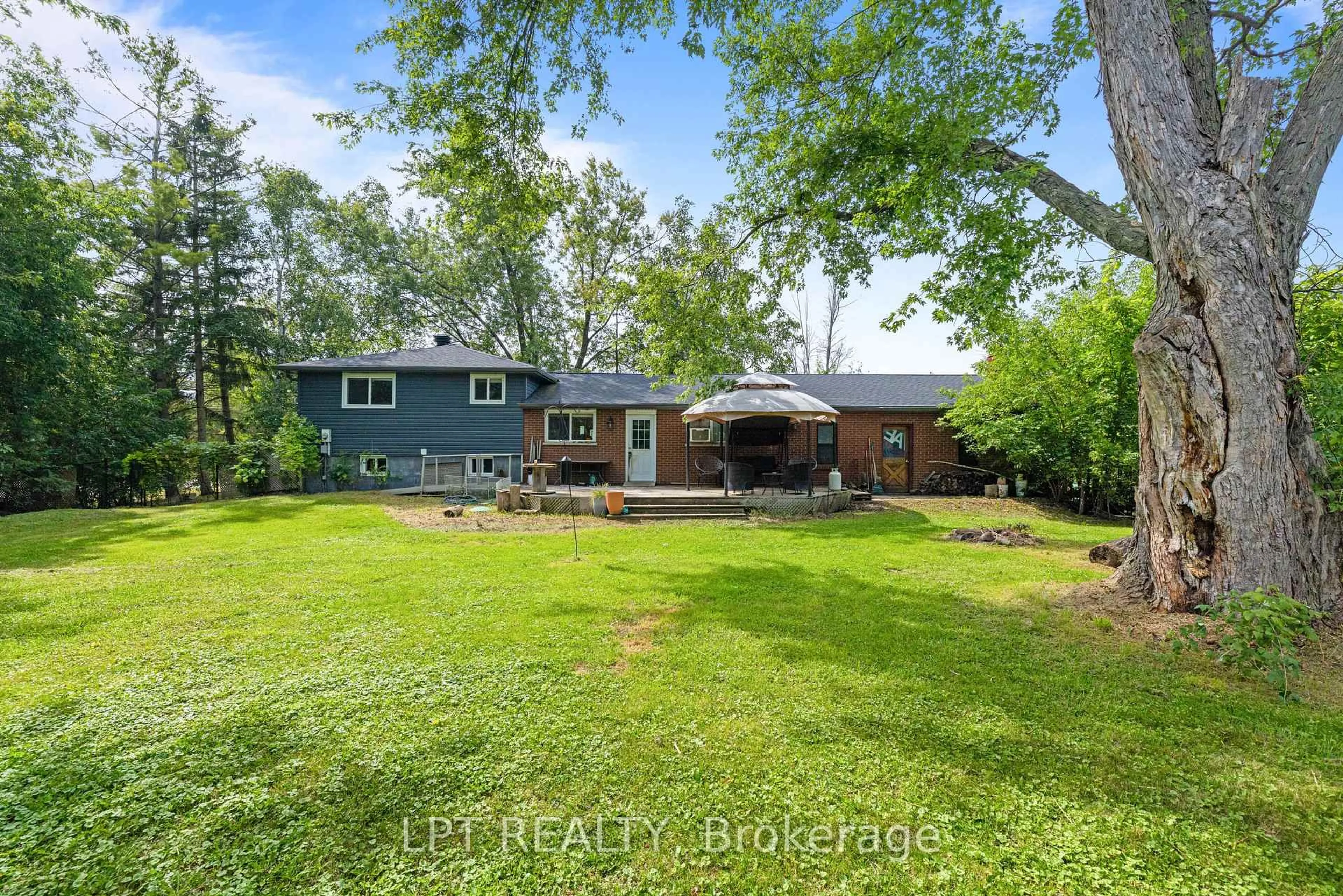 A pic from outside/outdoor area/front of a property/back of a property/a pic from drone, water/lake/river/ocean view for 65 George Rd, Georgina Ontario L0E 1R0