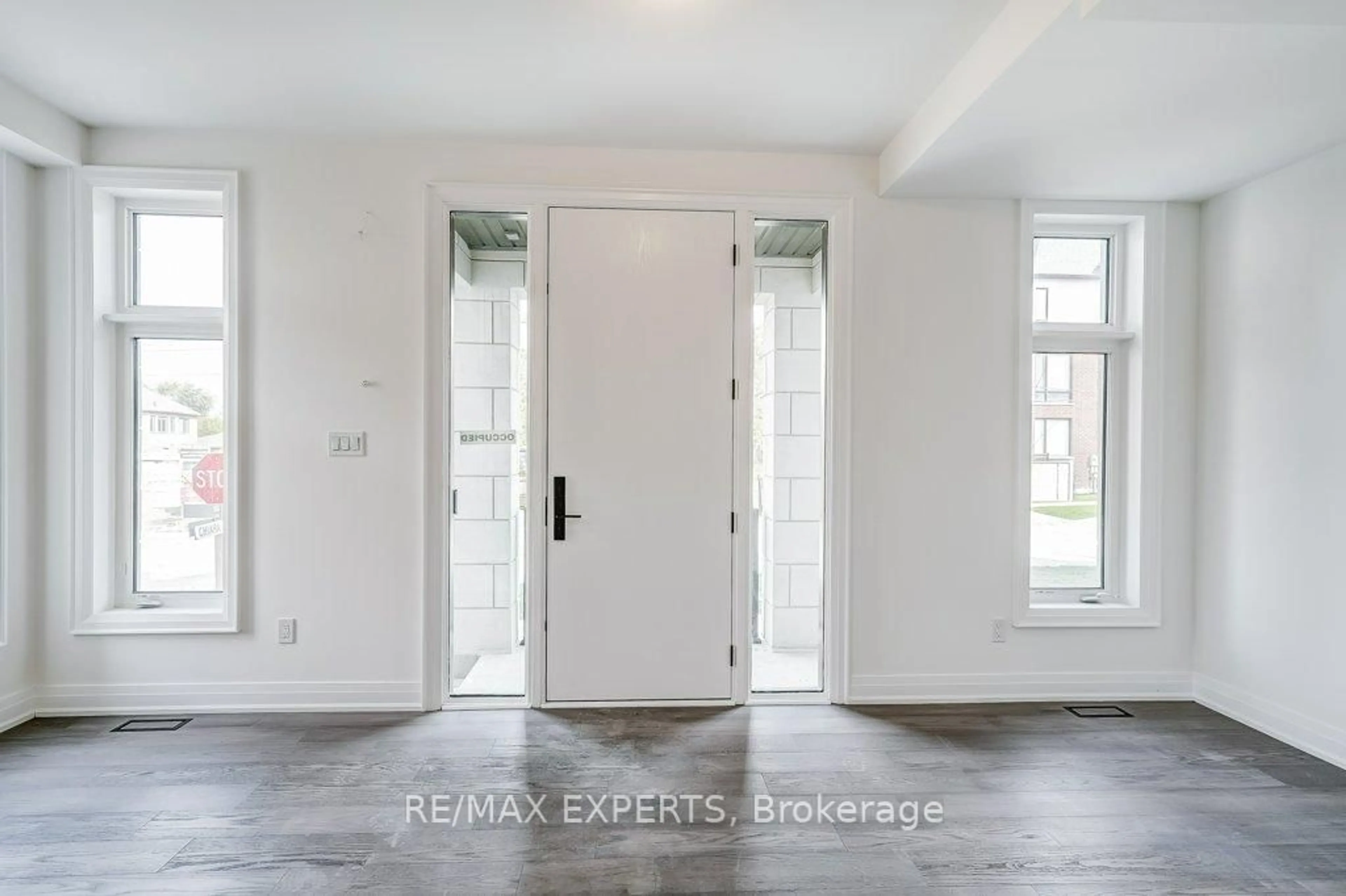 Indoor entryway for 14A Mccachen St, Richmond Hill Ontario L4E 2X5