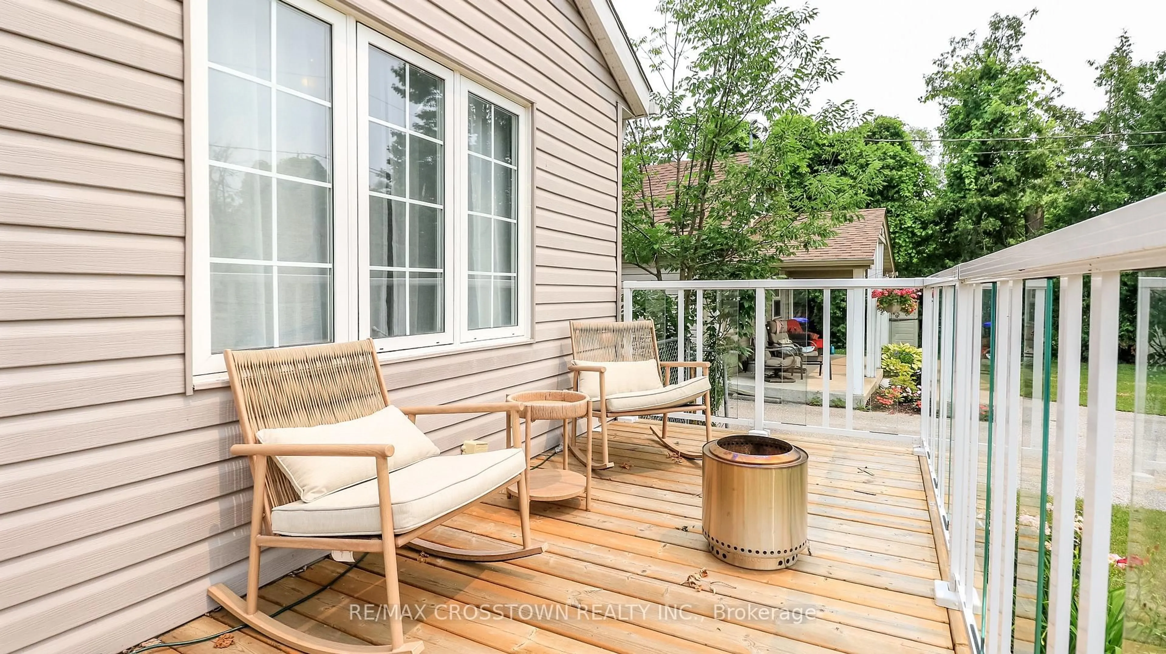 Patio, street for 706 Reid St, Innisfil Ontario L9S 2E9