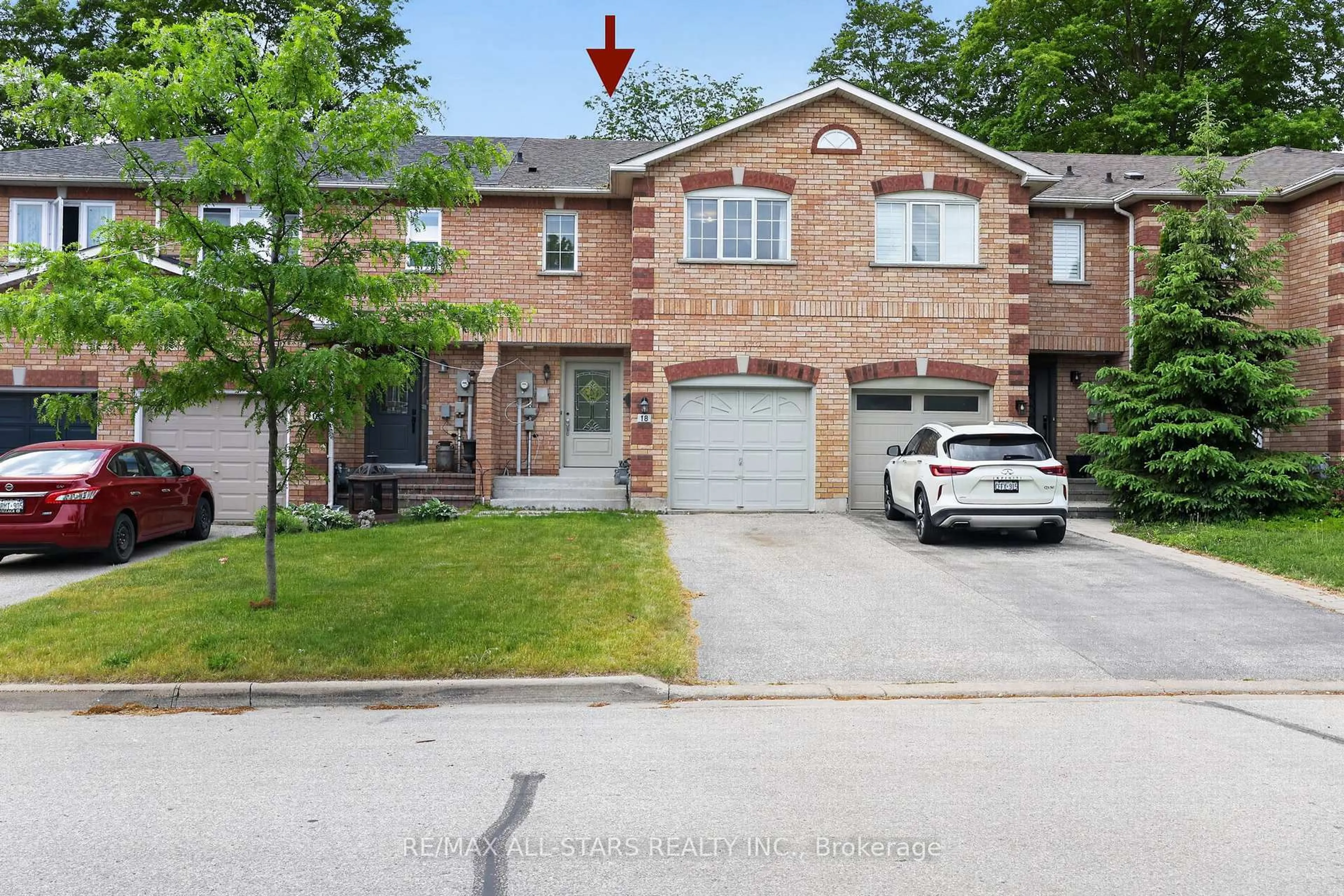 Home with brick exterior material, street for 18 Lancaster Crt, Georgina Ontario L4P 4A1