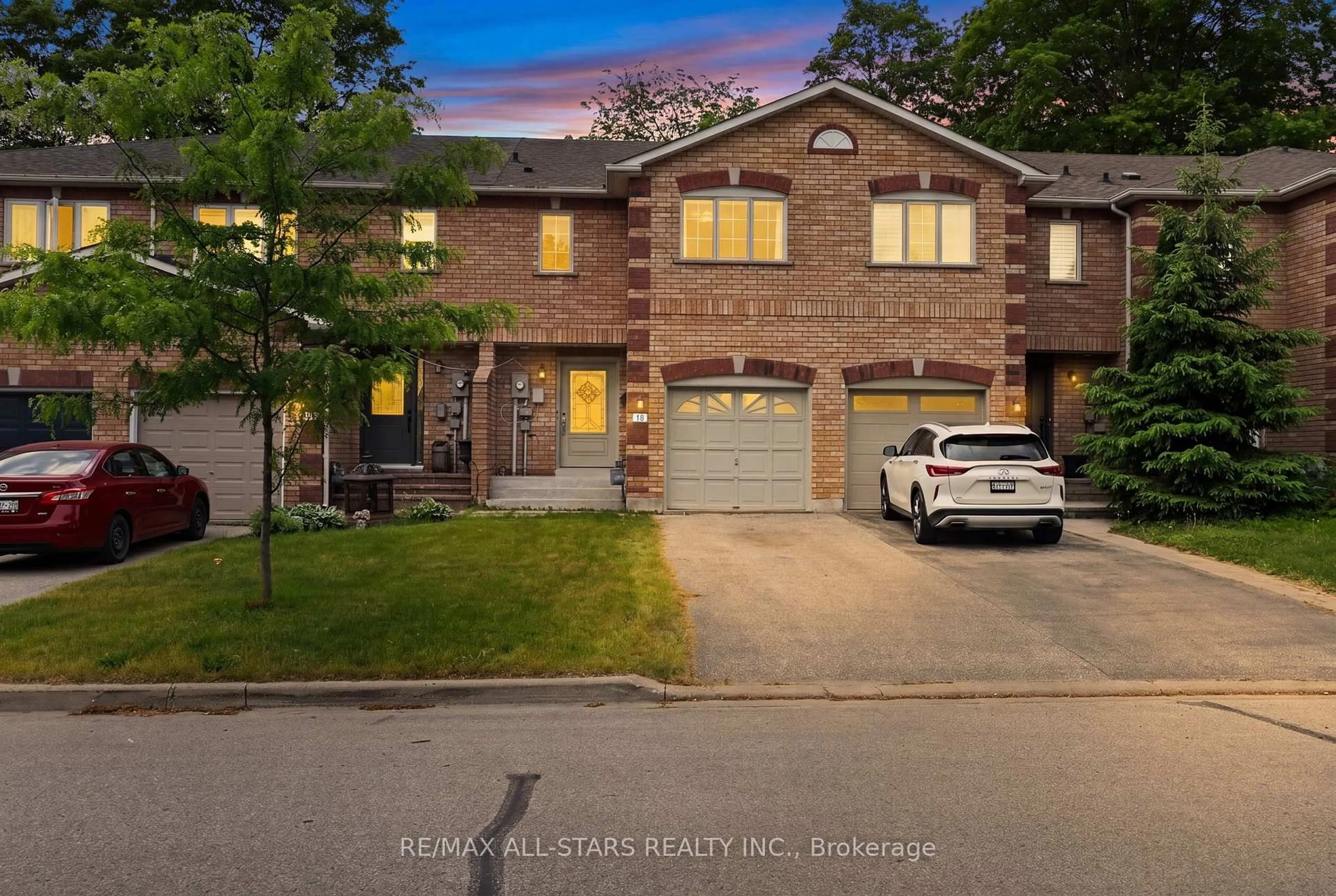 Home with brick exterior material, street for 18 Lancaster Crt, Georgina Ontario L4P 4A1