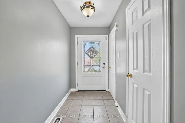 18 Lancaster Crt, Georgina 4