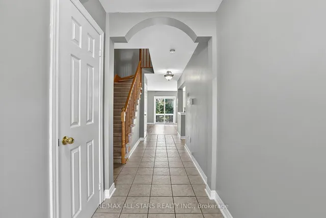 18 Lancaster Crt, Georgina 5