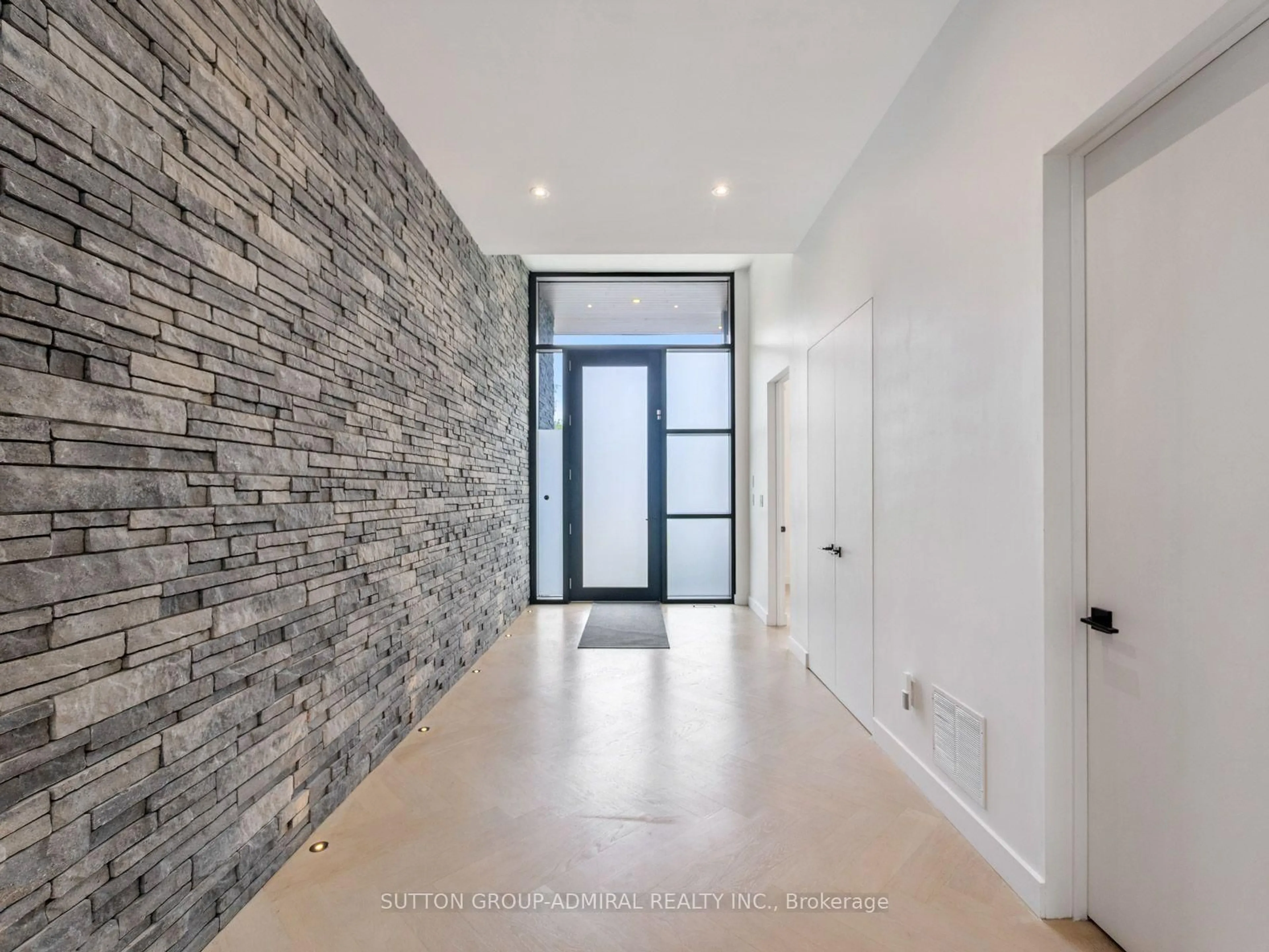 Indoor entryway for 95 Penstock Crt, Richmond Hill Ontario L4C 4P3