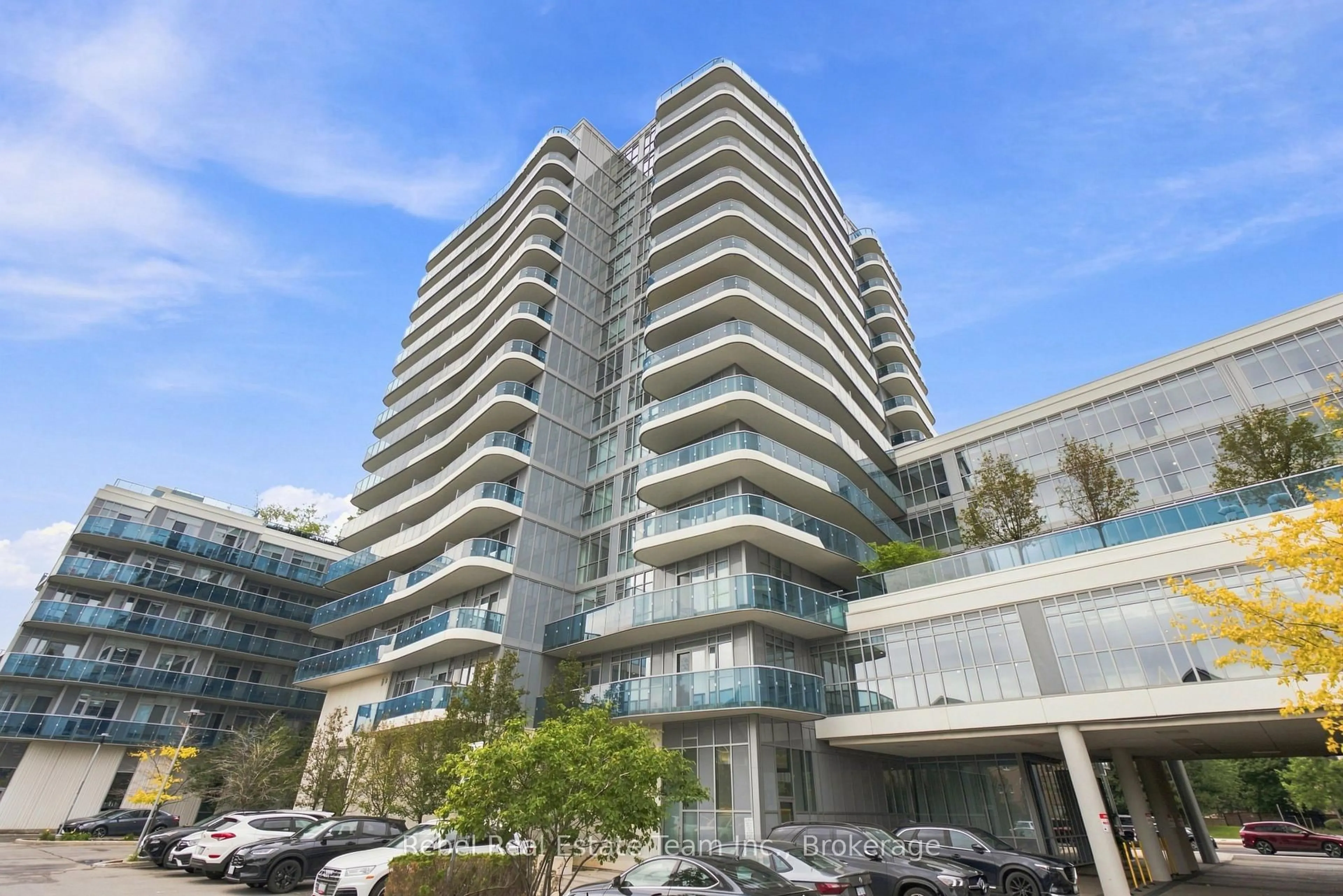 Indoor foyer for 9471 Yonge St #635, Richmond Hill Ontario L4C 0Z5