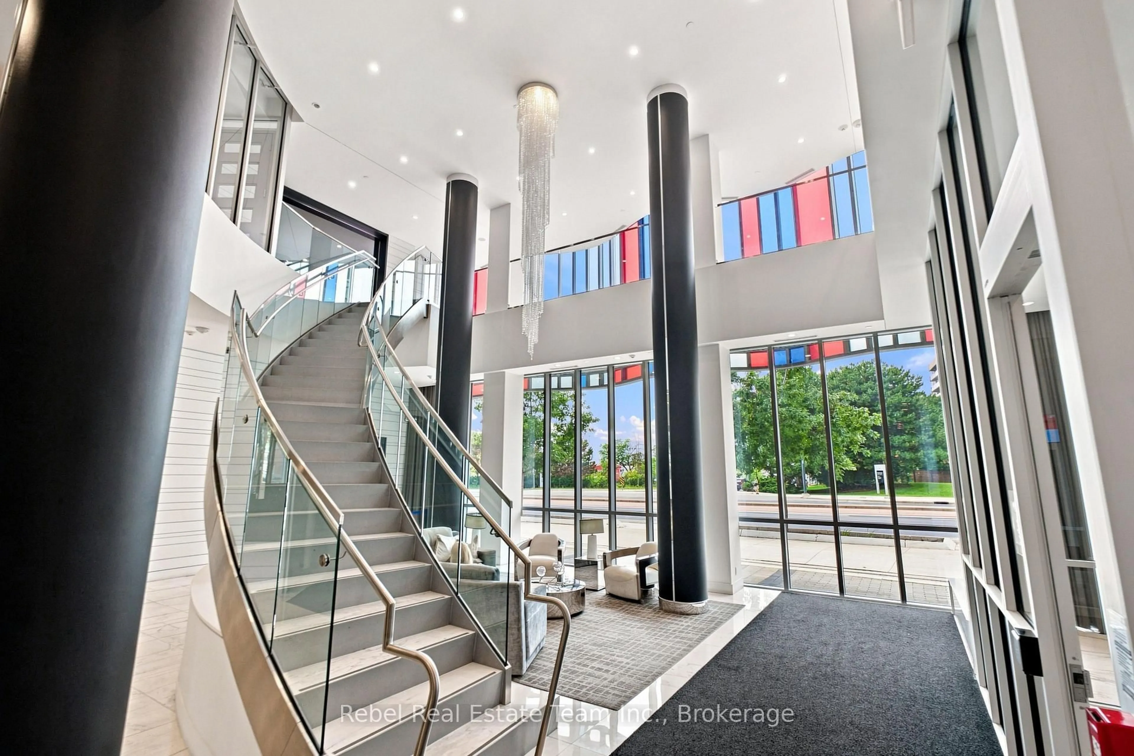 Indoor foyer for 9471 Yonge St #635, Richmond Hill Ontario L4C 0Z5