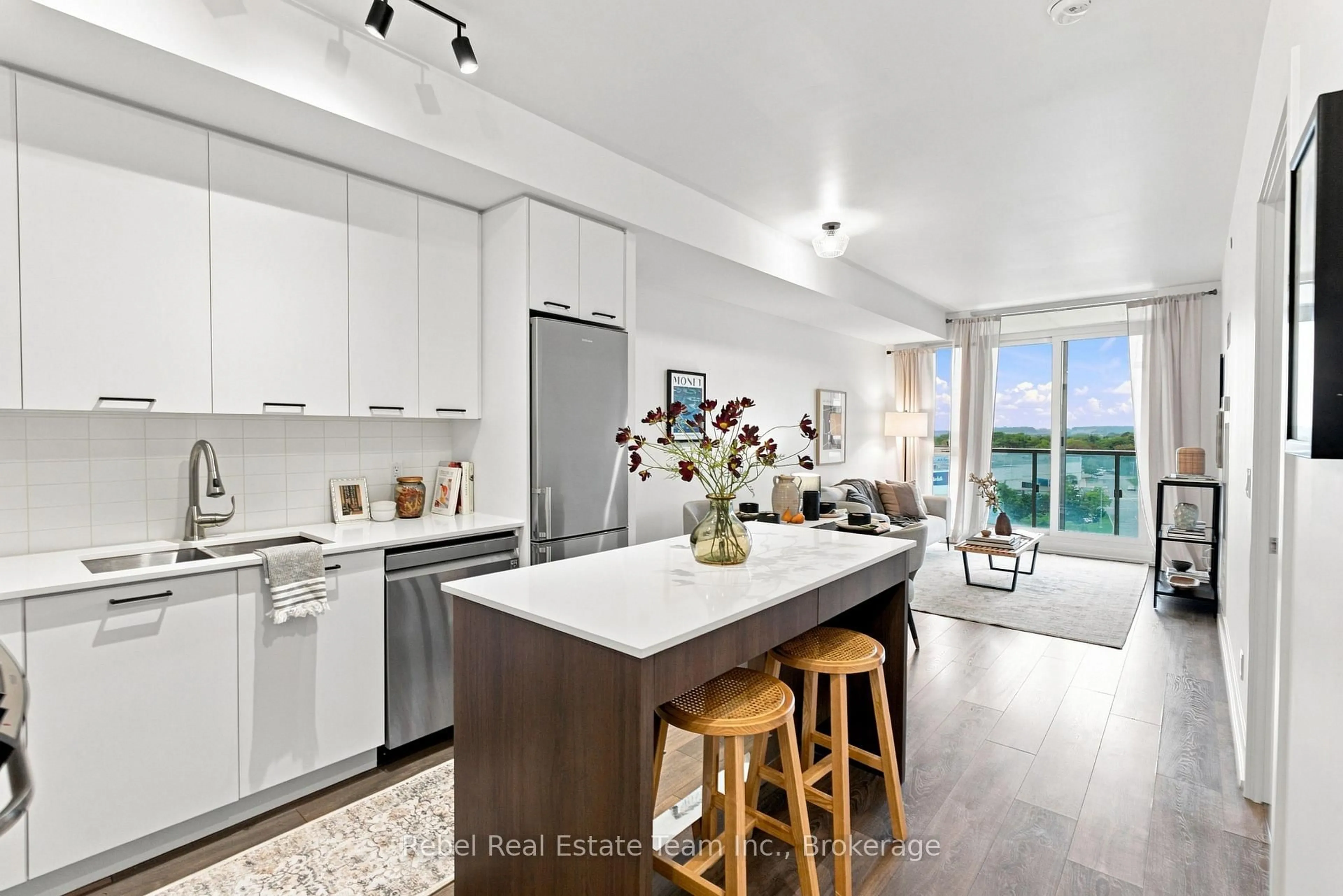 Open concept kitchen, unknown for 9471 Yonge St #635, Richmond Hill Ontario L4C 0Z5