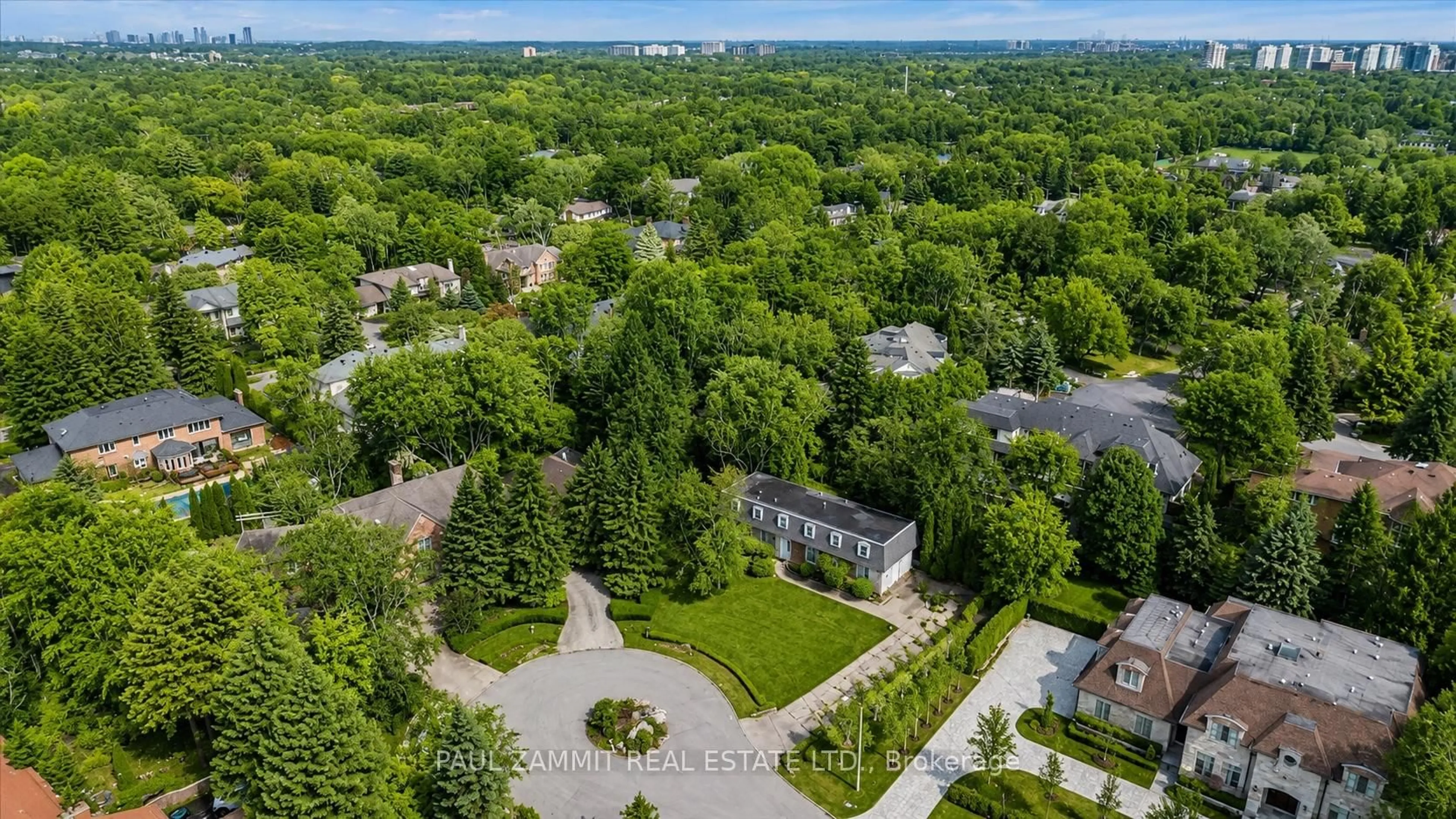 A pic from outside/outdoor area/front of a property/back of a property/a pic from drone, street for 8 Lafayette Pl, Markham Ontario L3T 1G5