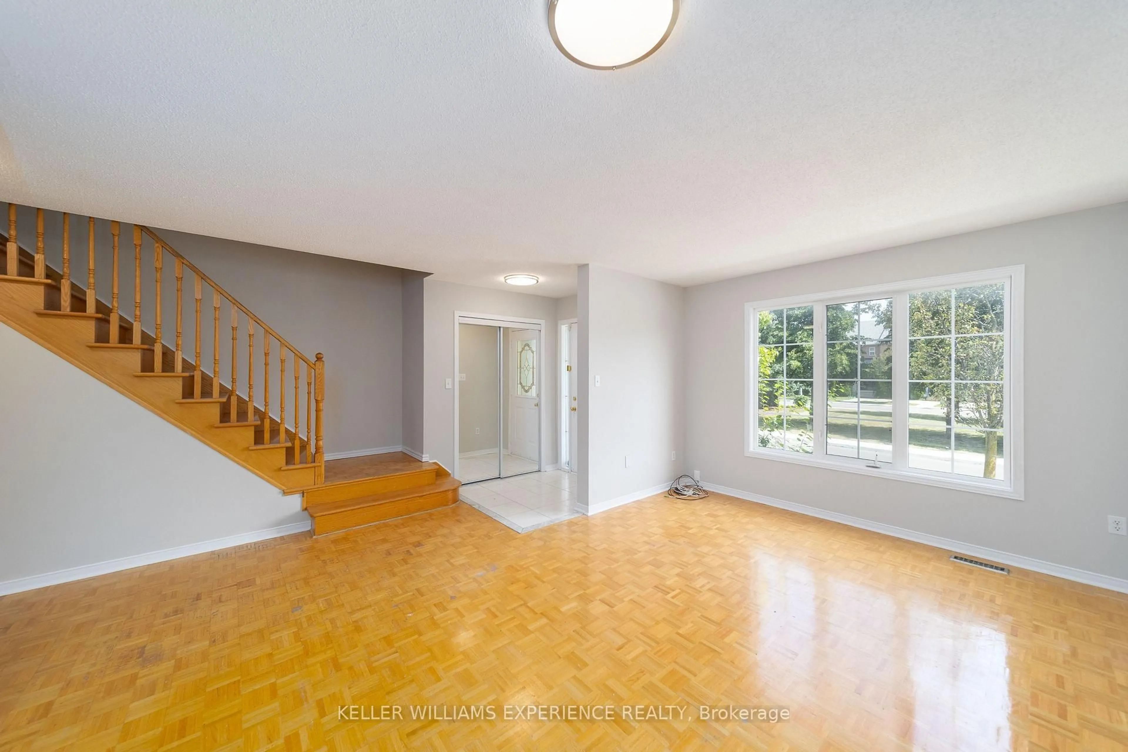 Unknown for 4 Castle Park Blvd, Vaughan Ontario L4H 1M5