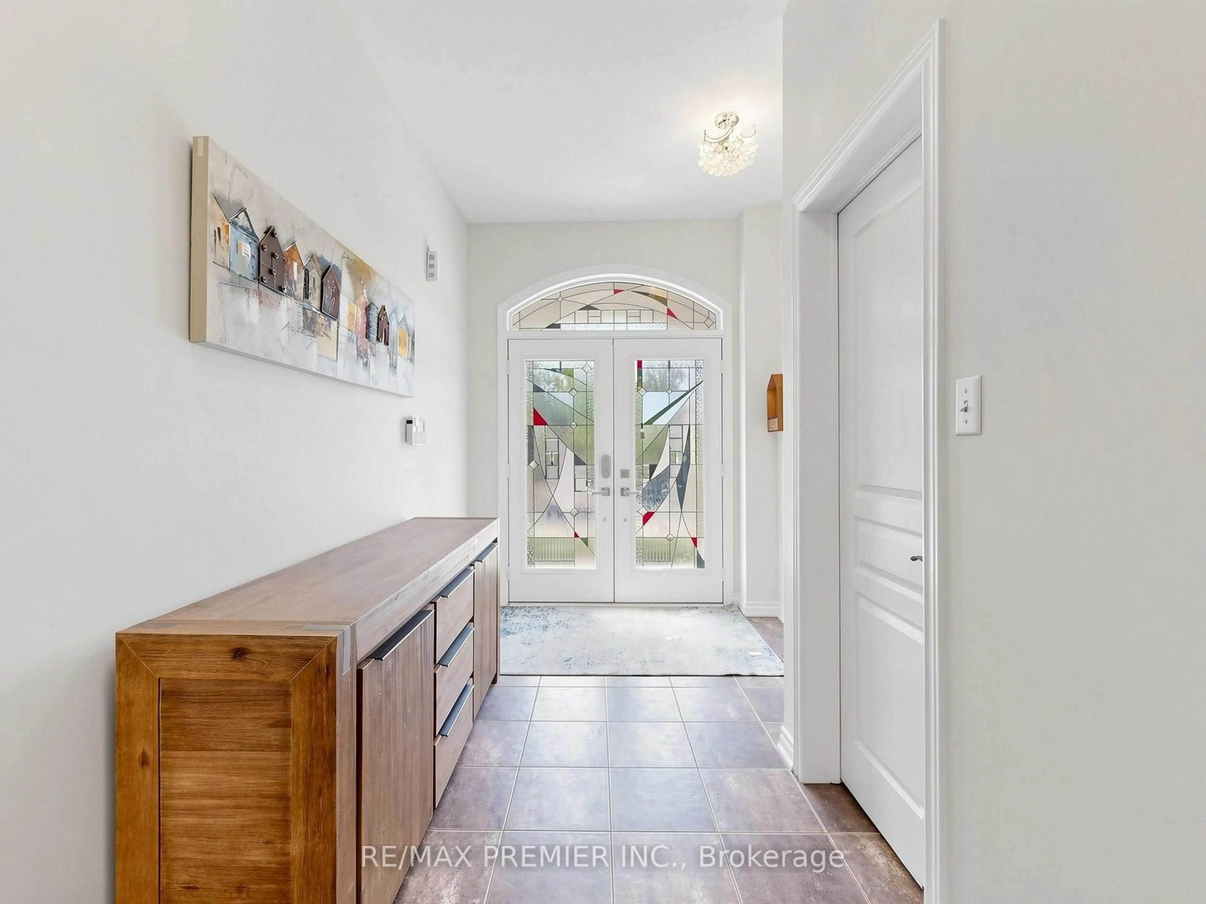 Indoor entryway for 50 Ascalon Dr, Vaughan Ontario L6A 0M5
