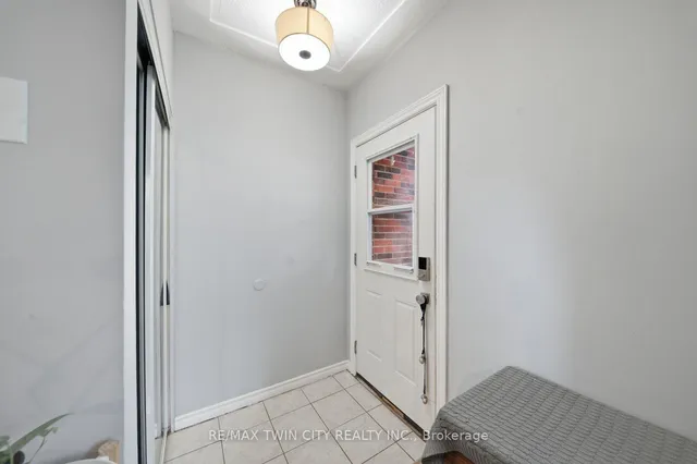 63 Metcalfe, Un Metcalfe Cres, Brantford 5