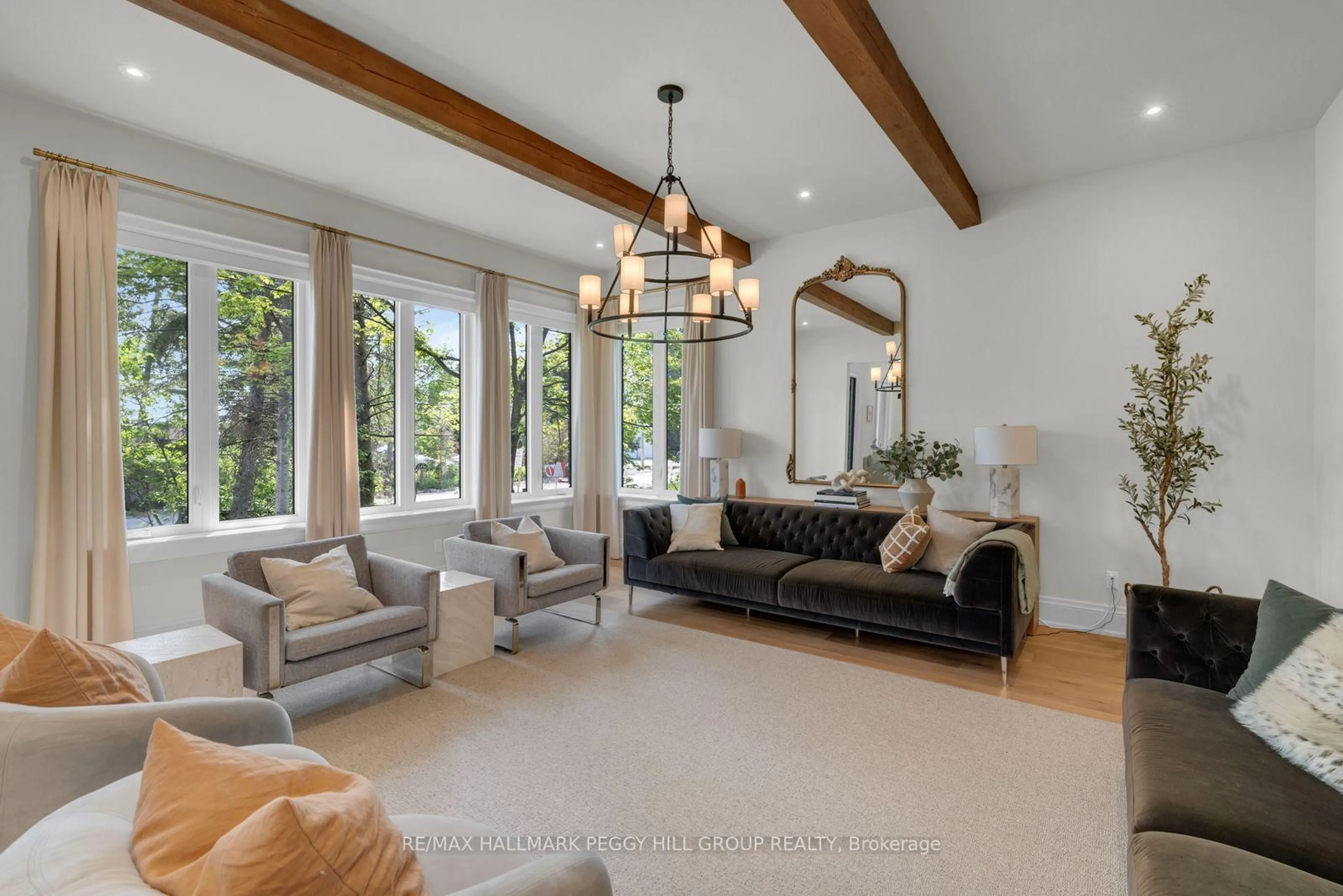 Living room with furniture, unknown for 2338 Buchanan St, Innisfil Ontario L9S 3W7