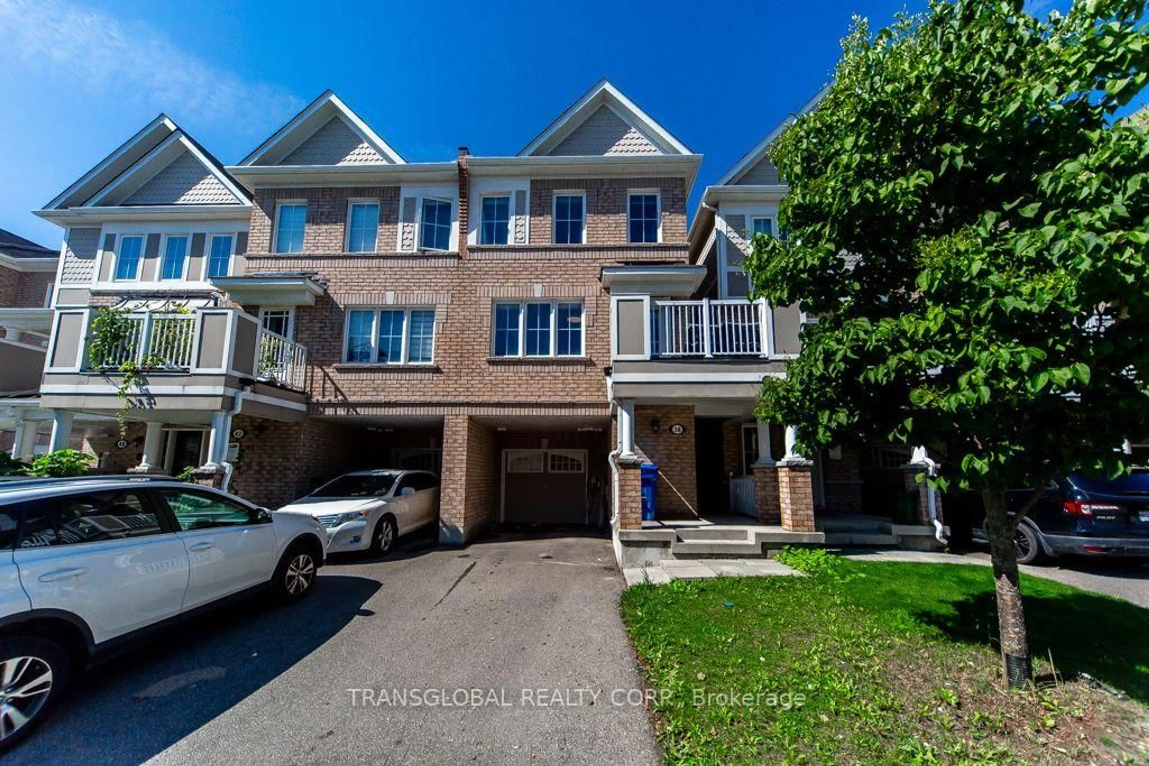 A pic from outside/outdoor area/front of a property/back of a property/a pic from drone, street for 38 Minlow Way, Aurora Ontario L4G 0Y1
