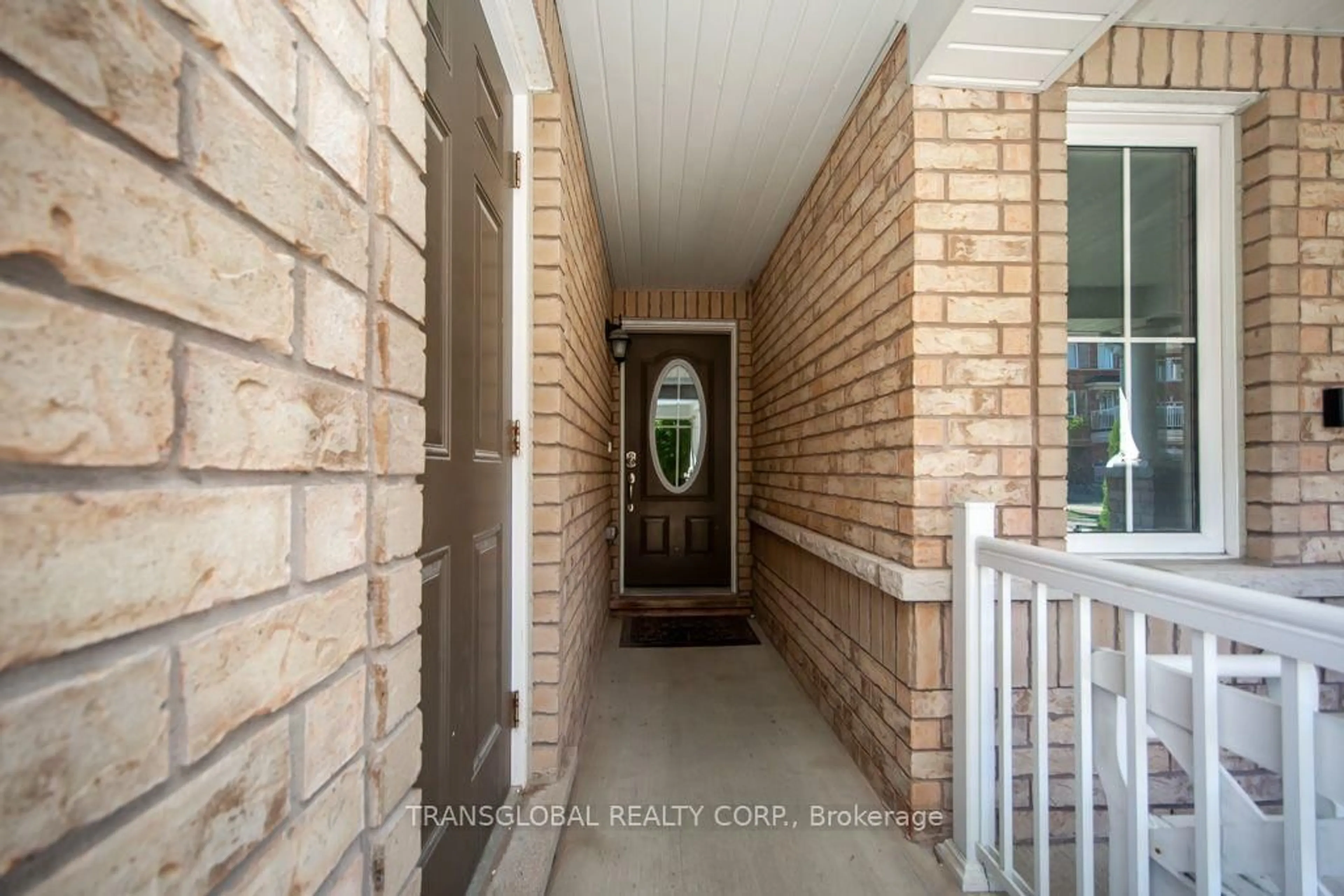 Indoor entryway for 38 Minlow Way, Aurora Ontario L4G 0Y1