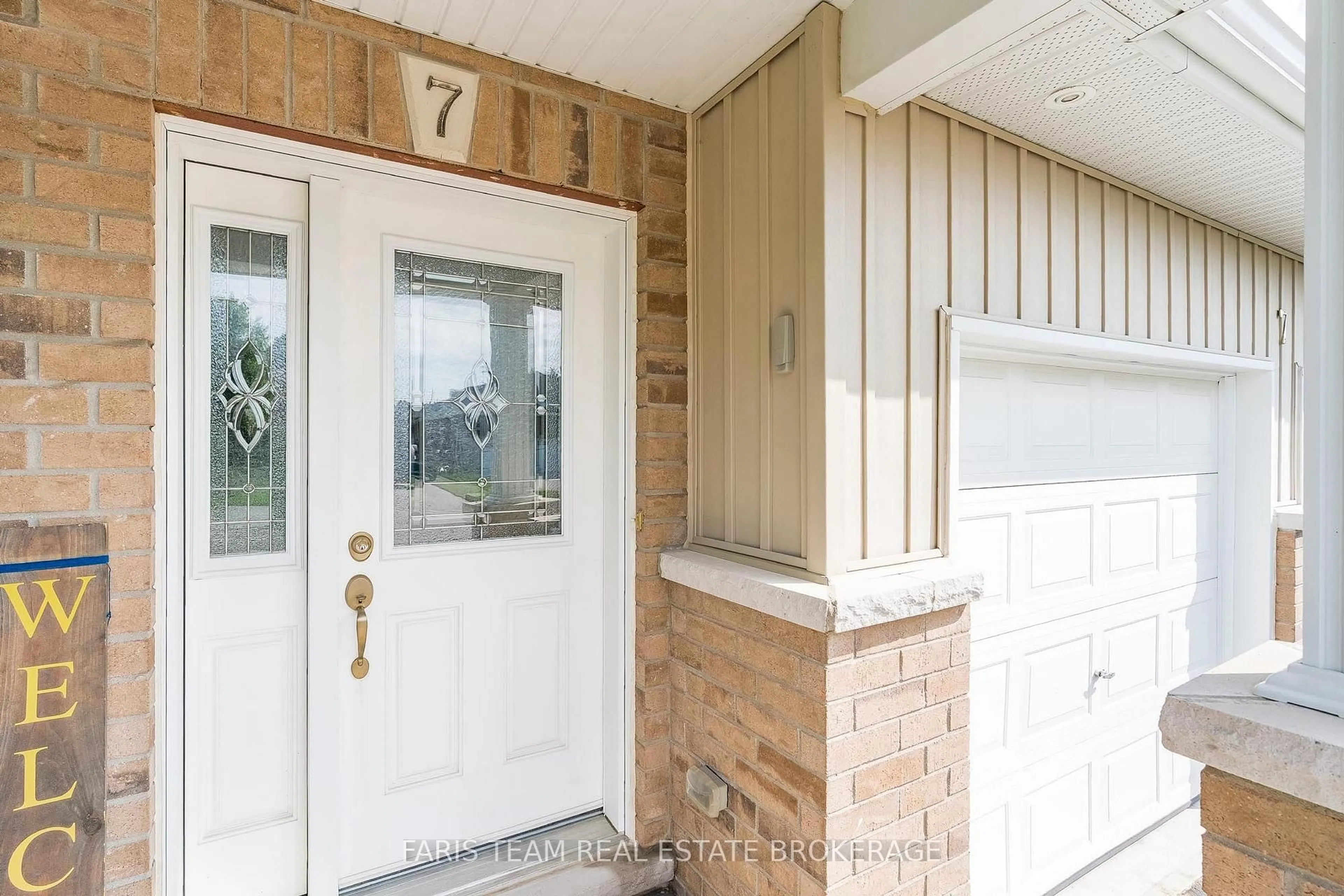 Indoor entryway for 7 Mancini Dr, Essa Ontario L0M 1B1
