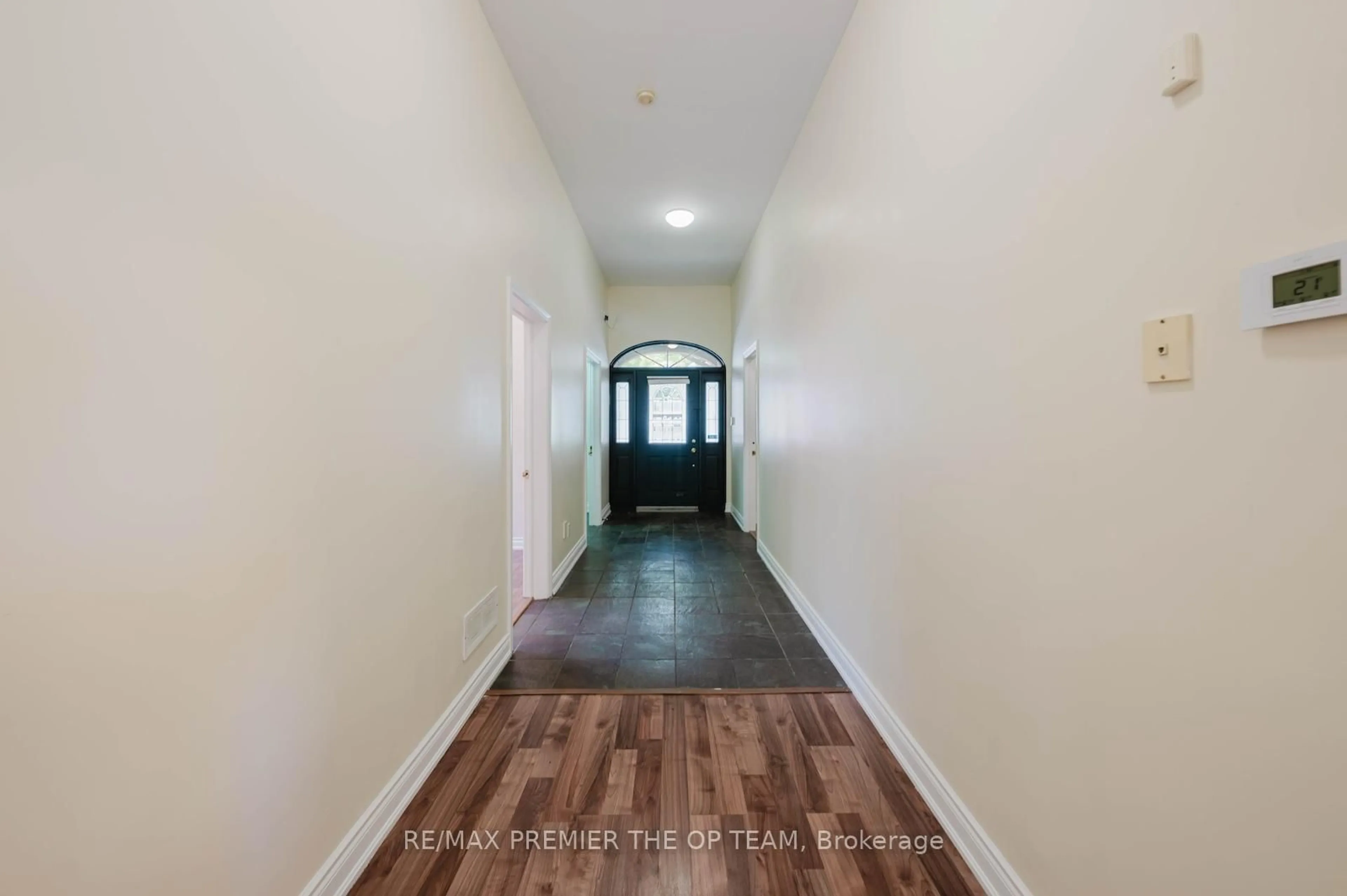 Indoor entryway for 7930 Kipling Ave, Vaughan Ontario L4L 1Z5