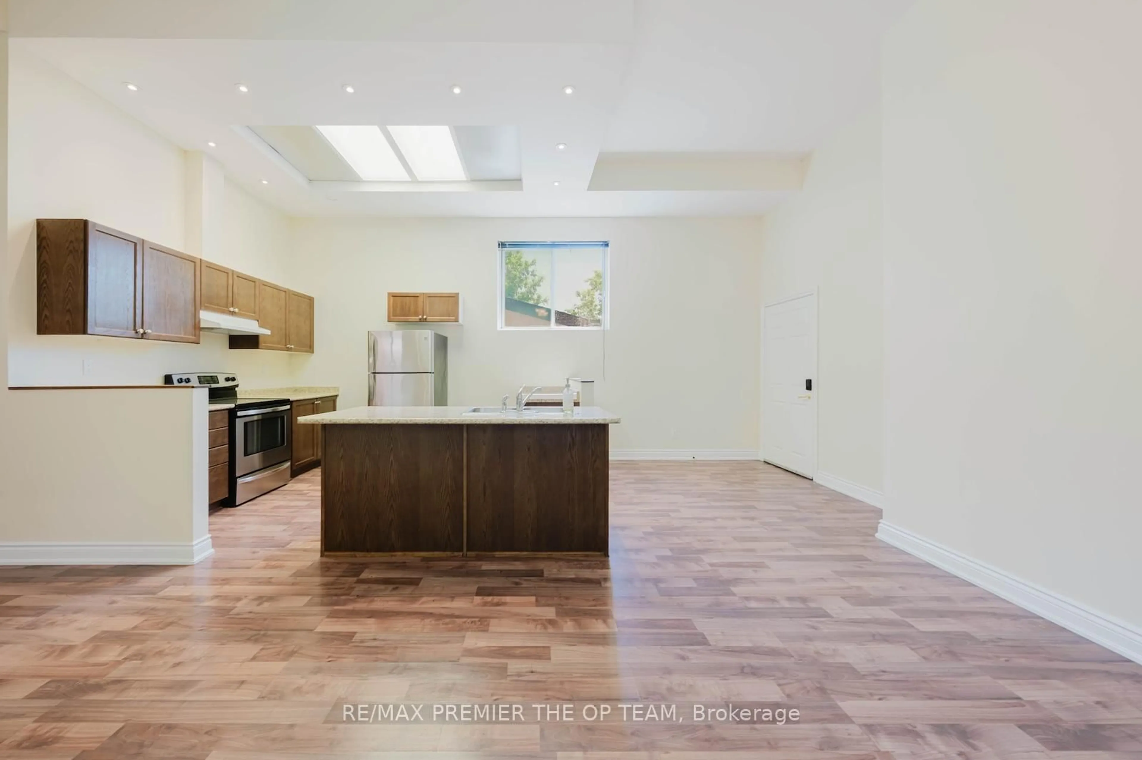 Open concept kitchen, unknown for 7930 Kipling Ave, Vaughan Ontario L4L 1Z5