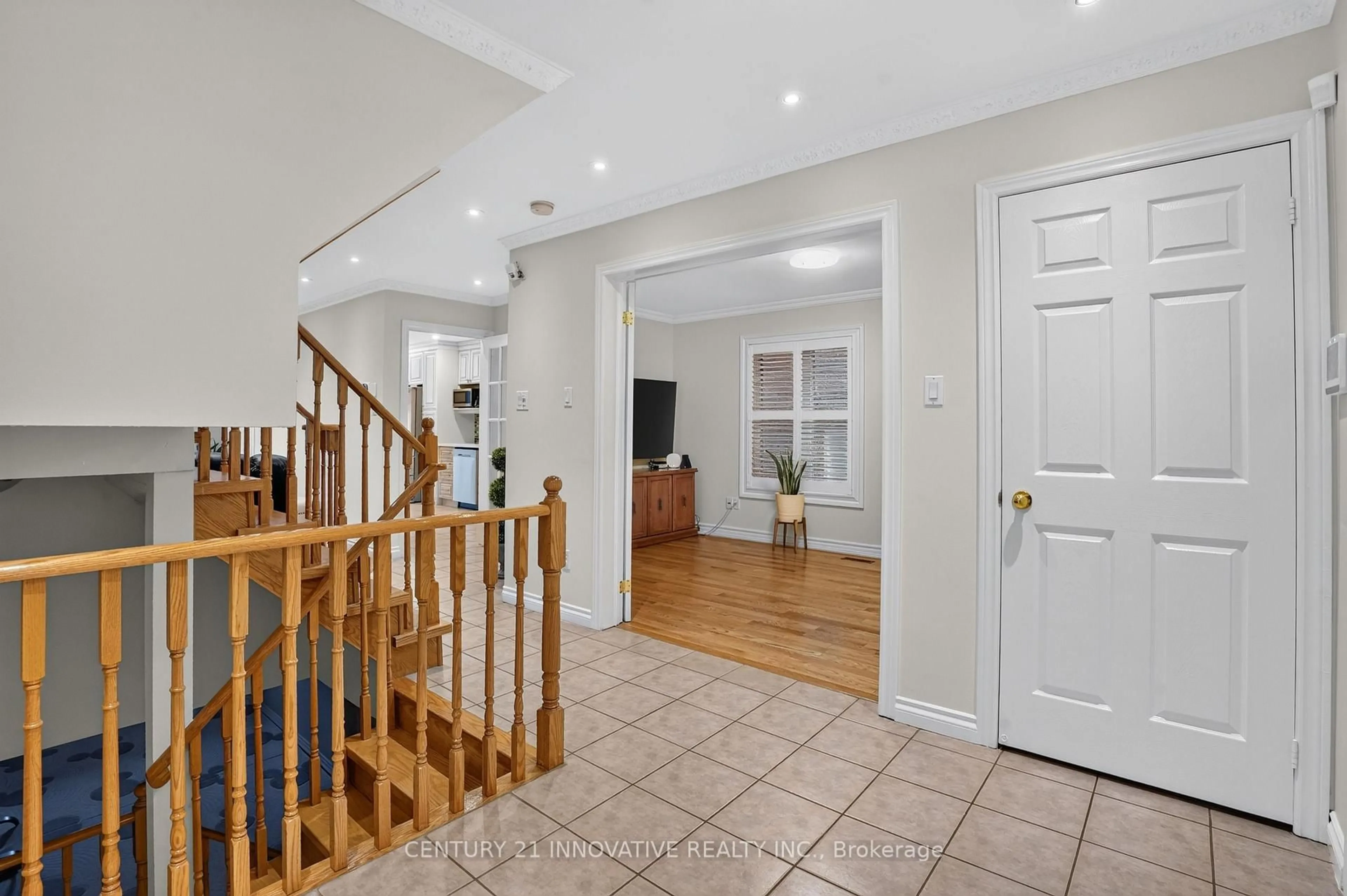 Indoor entryway for 160 Sophia Rd, Markham Ontario L3S 3Y9