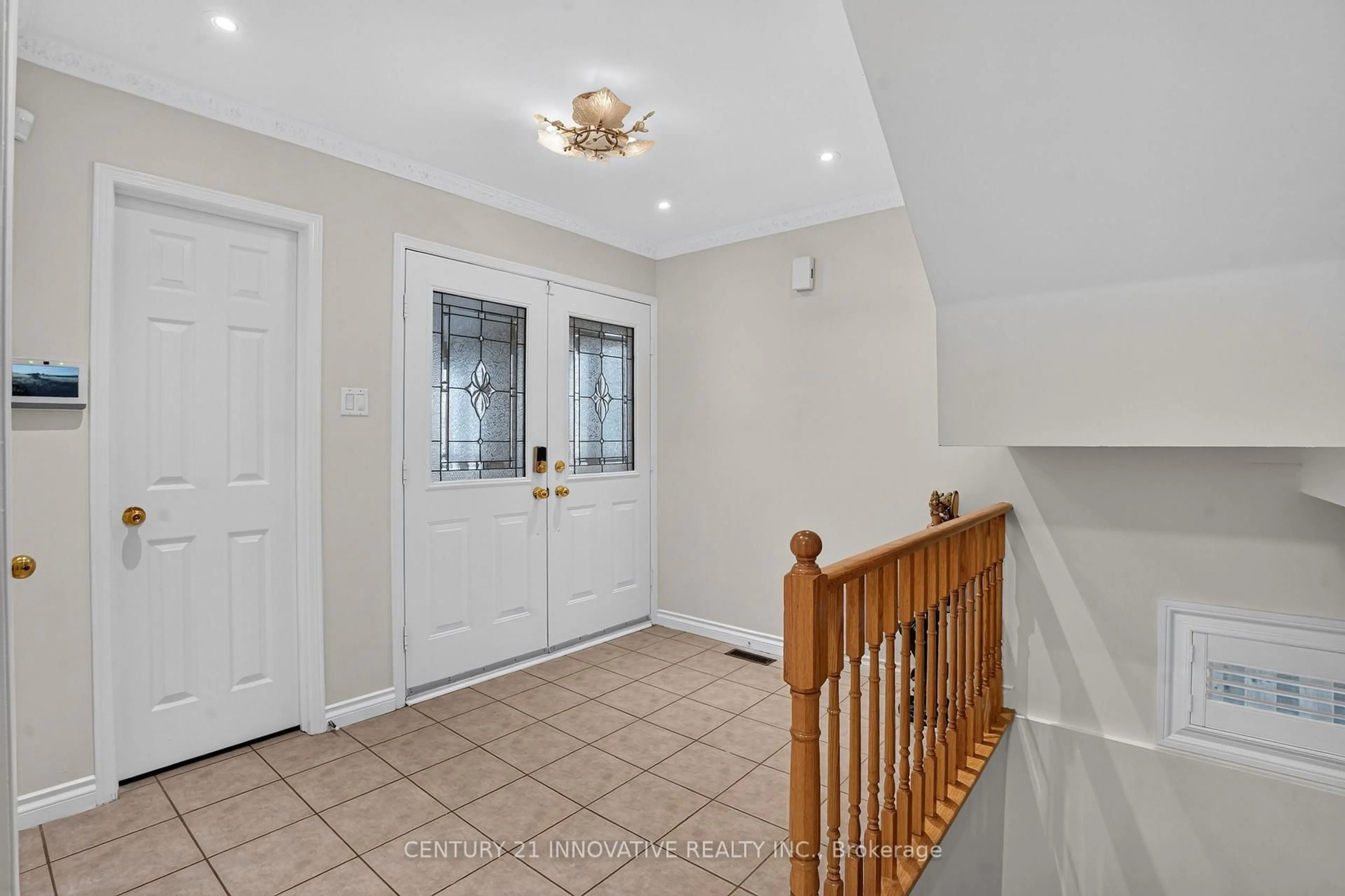Indoor entryway for 160 Sophia Rd, Markham Ontario L3S 3Y9