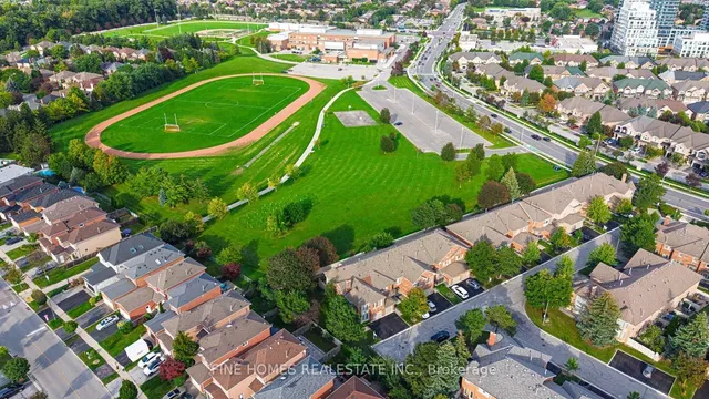 42 Alameda Circ, Vaughan 3