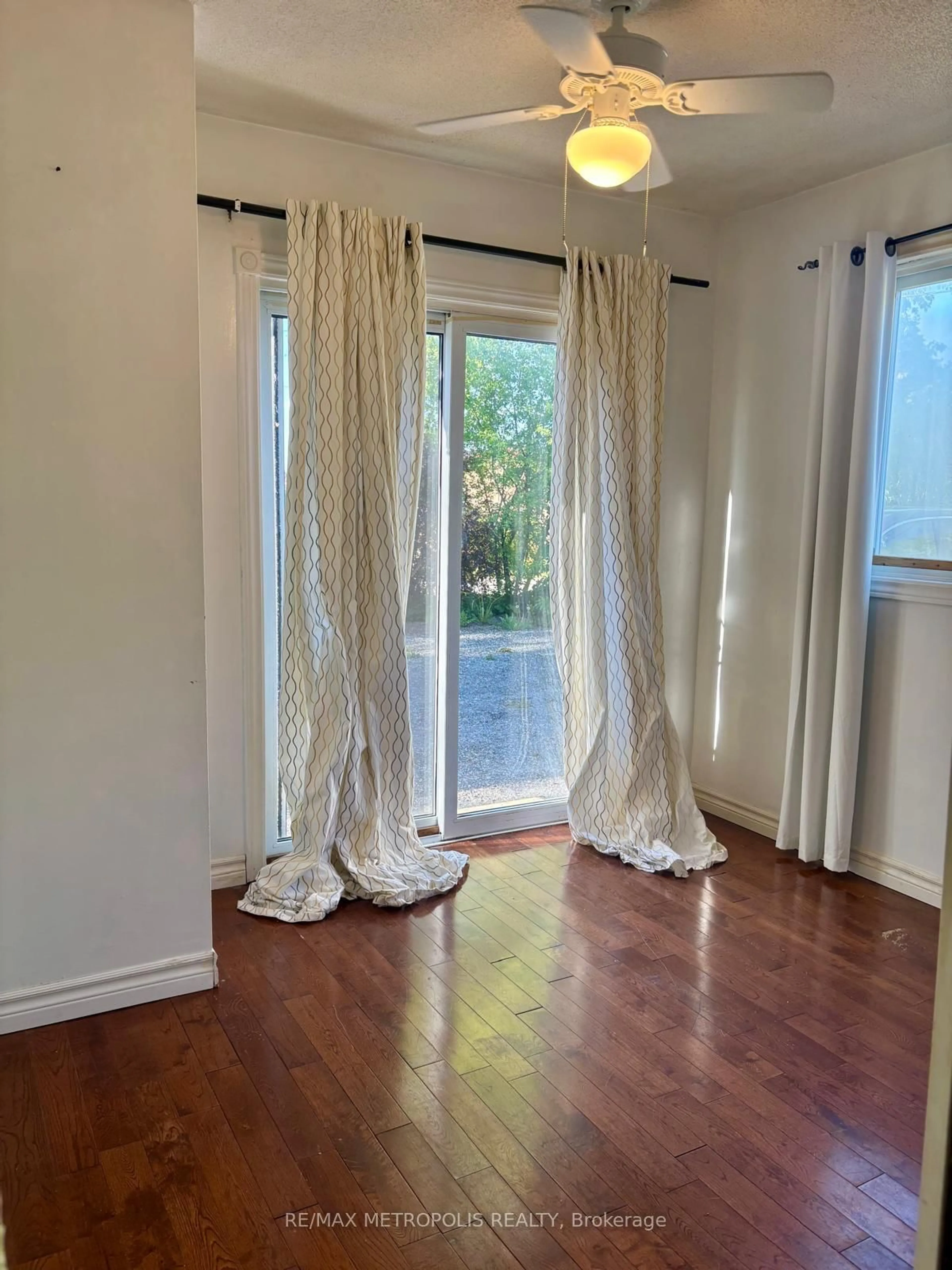 A pic of a room for 28 & 30 Thompson Dr, Georgina Ontario L0E 1L0