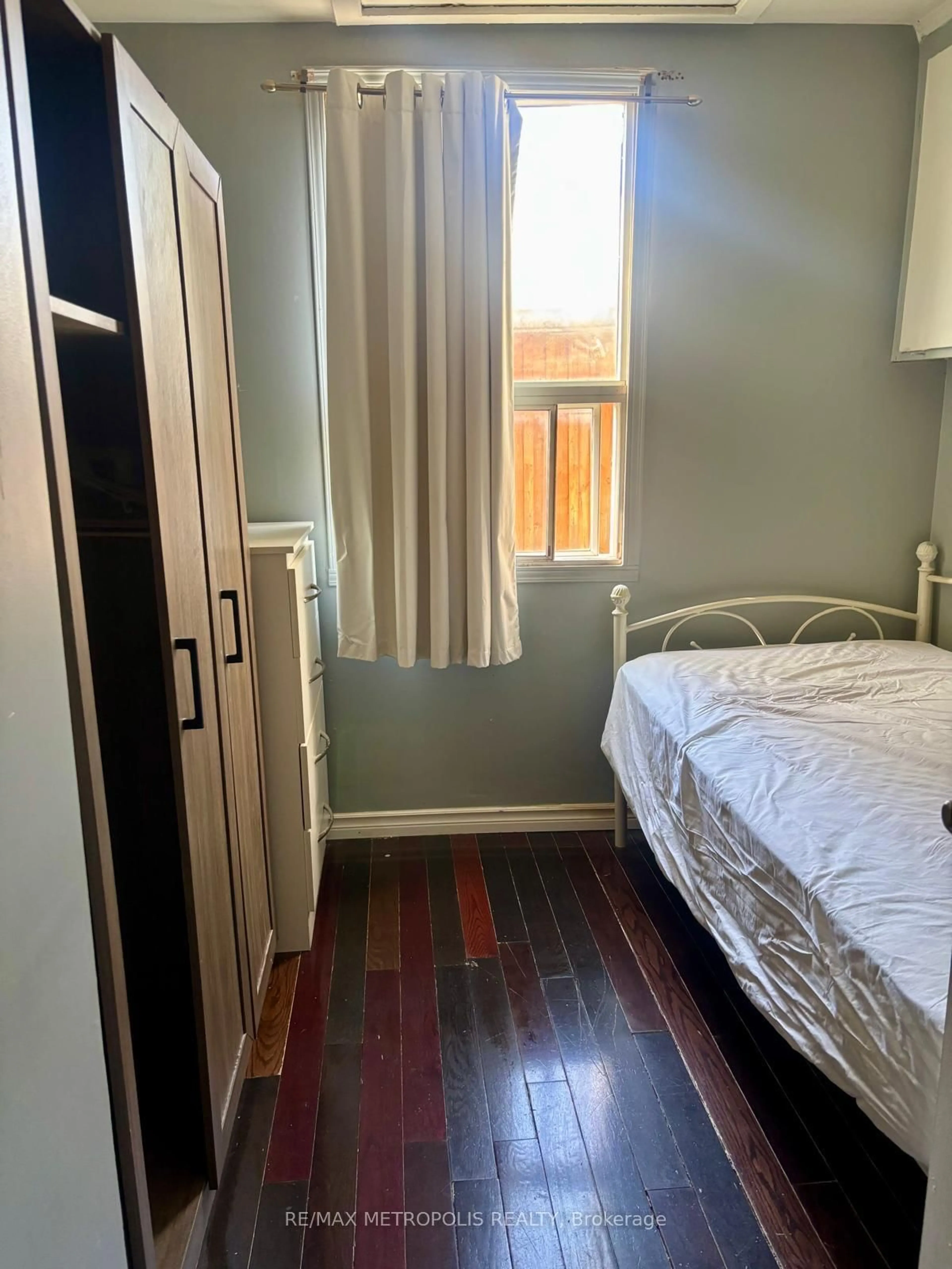 A pic of a room for 28 & 30 Thompson Dr, Georgina Ontario L0E 1L0