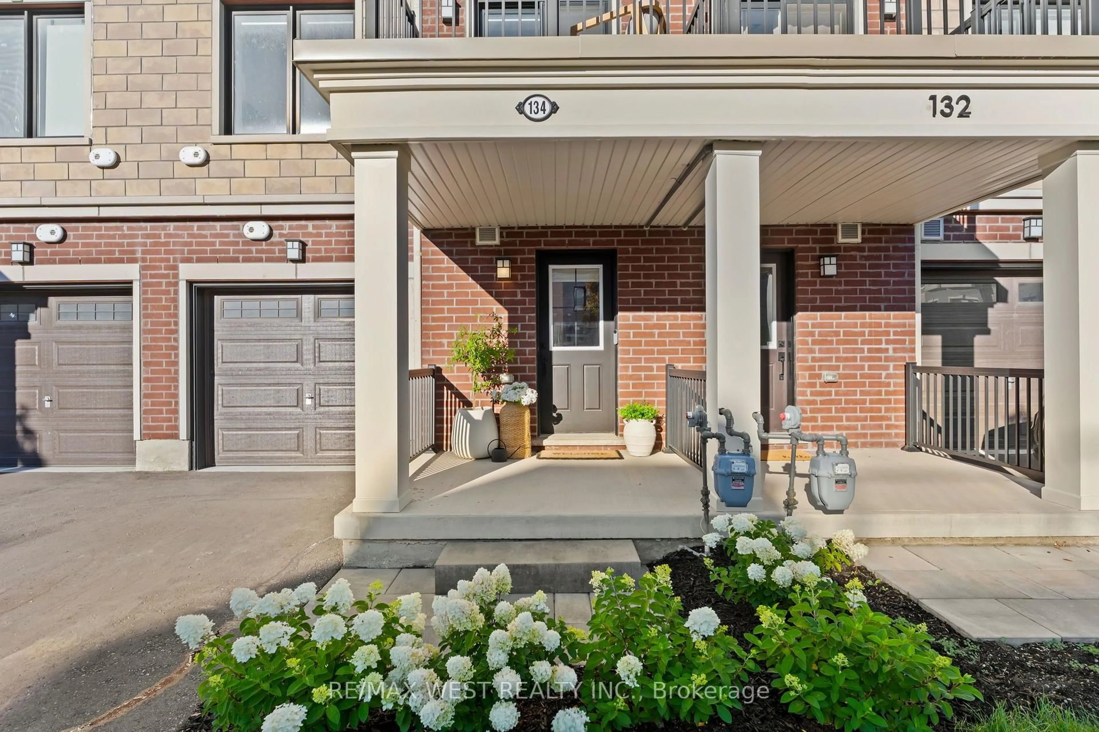 Home with brick exterior material, street for 134 Covington Cres, Whitchurch-Stouffville Ontario L4A 4W8