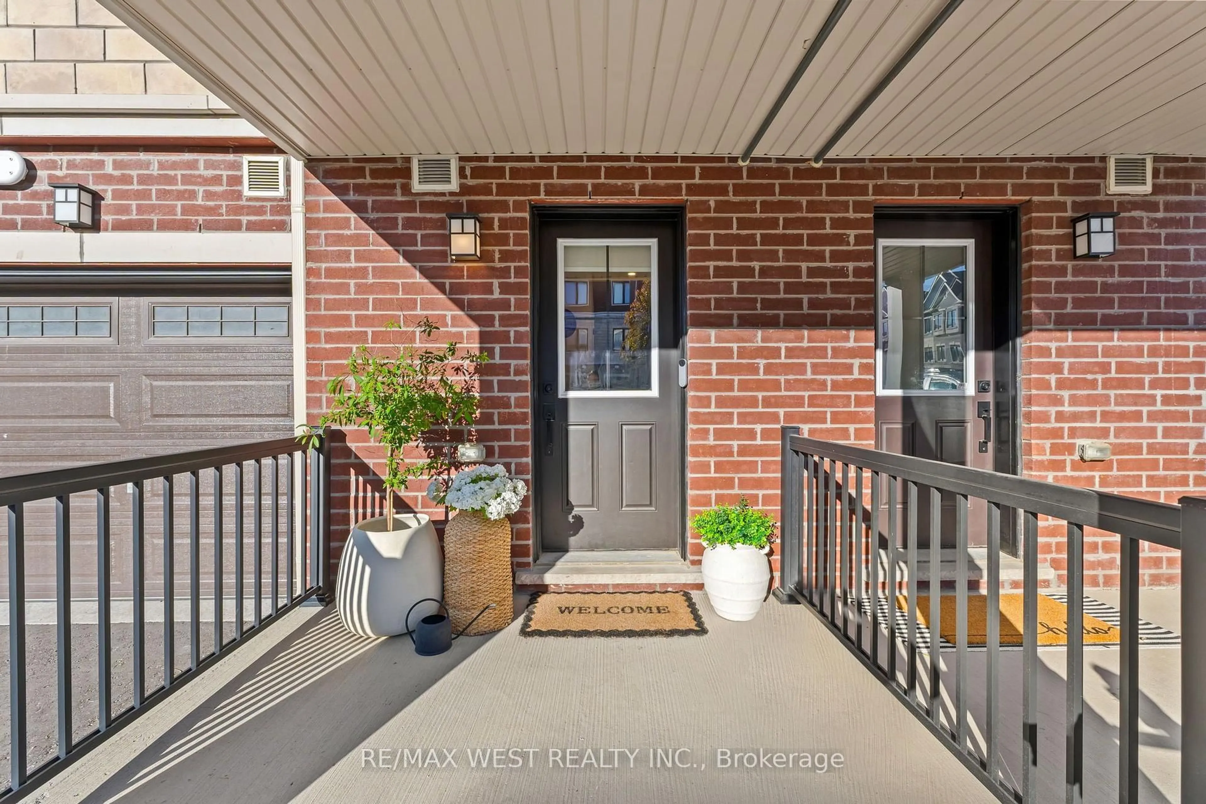 Indoor entryway for 134 Covington Cres, Whitchurch-Stouffville Ontario L4A 4W8