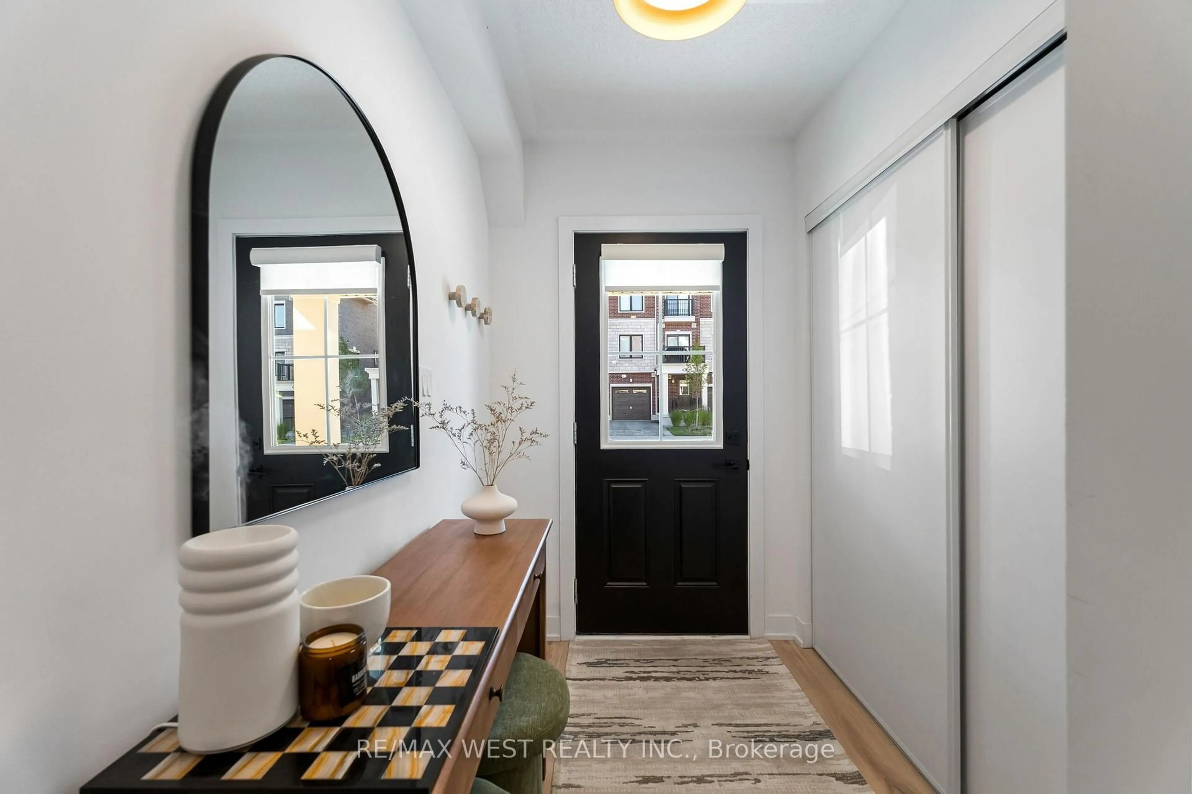 Indoor entryway for 134 Covington Cres, Whitchurch-Stouffville Ontario L4A 4W8