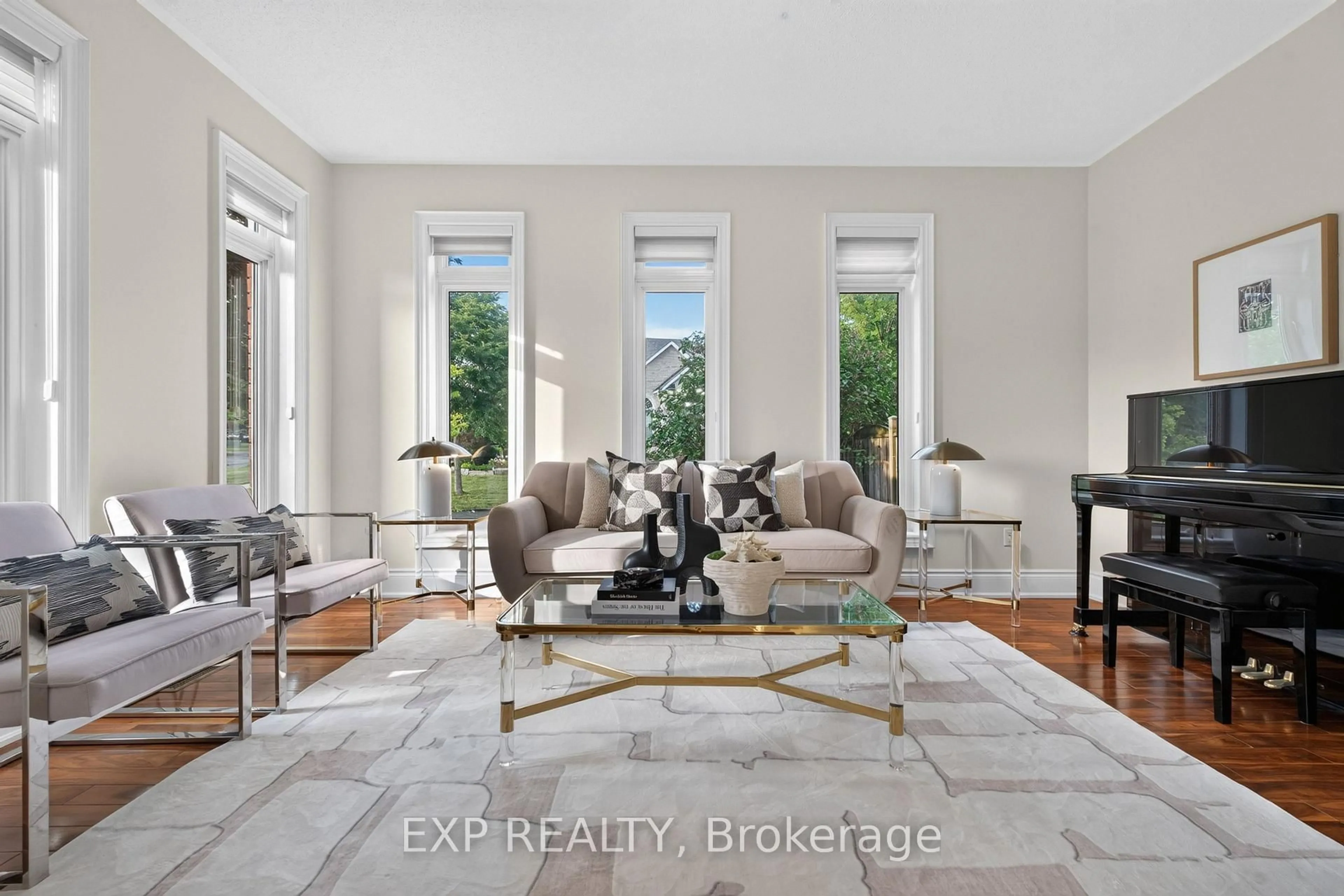 Living room with furniture, unknown for 735 Foxcroft Blvd, Newmarket Ontario L3X 1N1