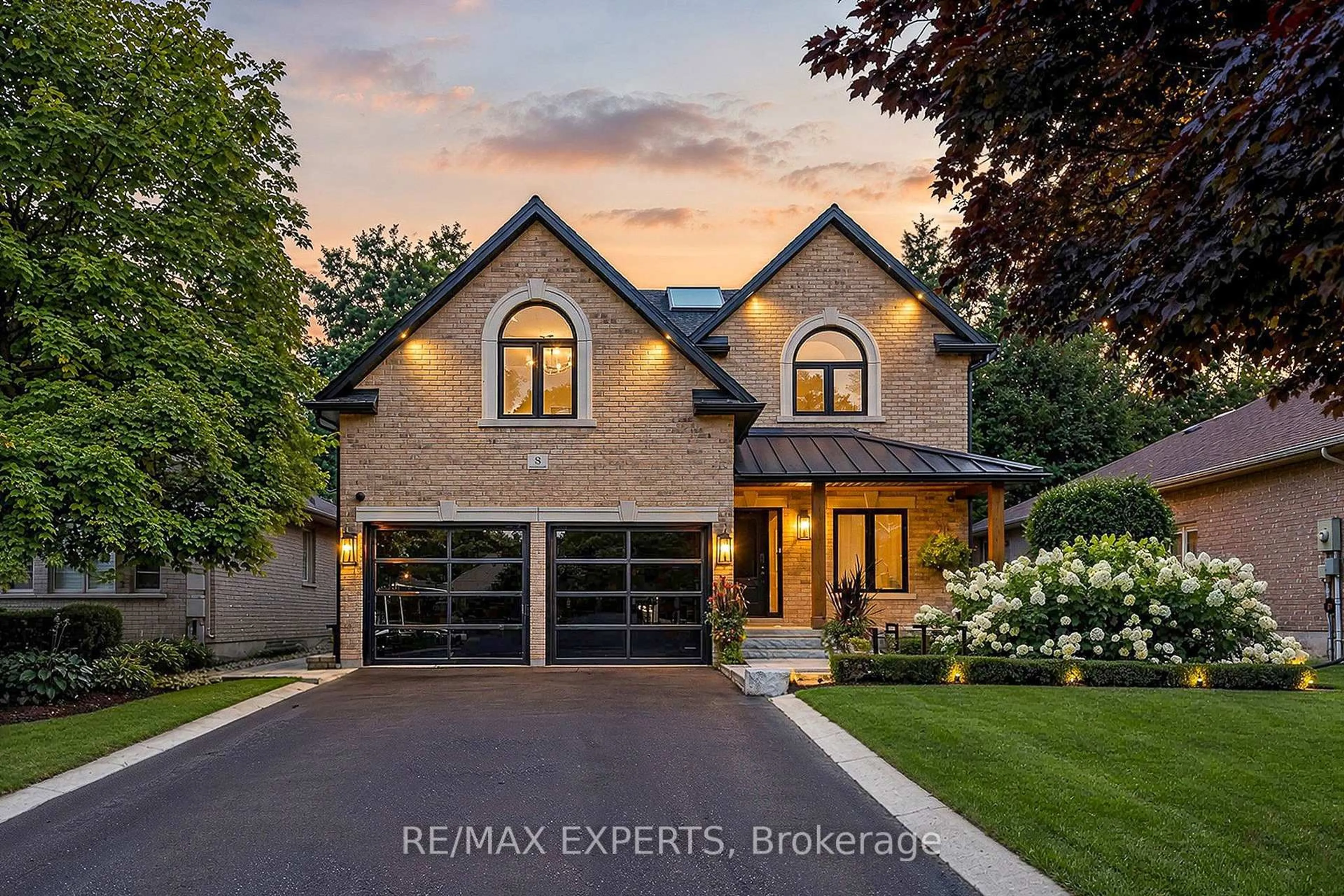 Home with brick exterior material, street for 8 Brent Rd, East Gwillimbury Ontario L9N 1R9