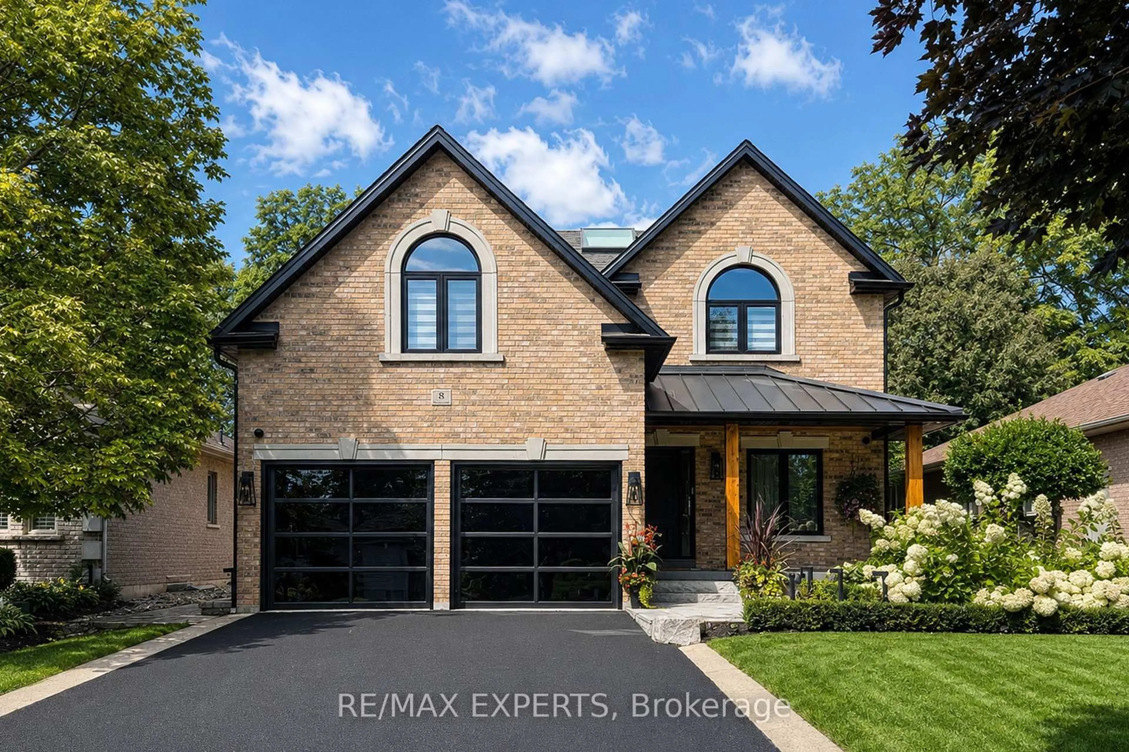 Home with brick exterior material, street for 8 Brent Rd, East Gwillimbury Ontario L9N 1R9