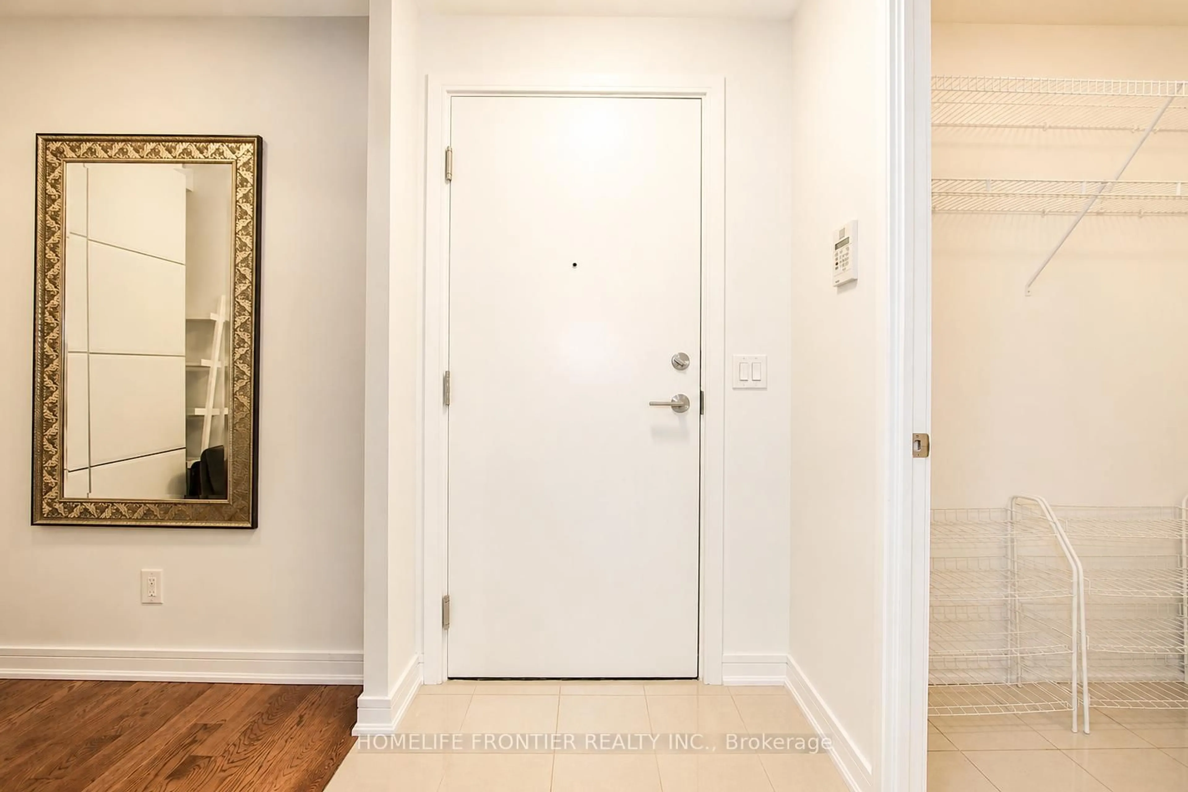 Indoor entryway for 9191 Yonge St #218, Richmond Hill Ontario L4C 1E2