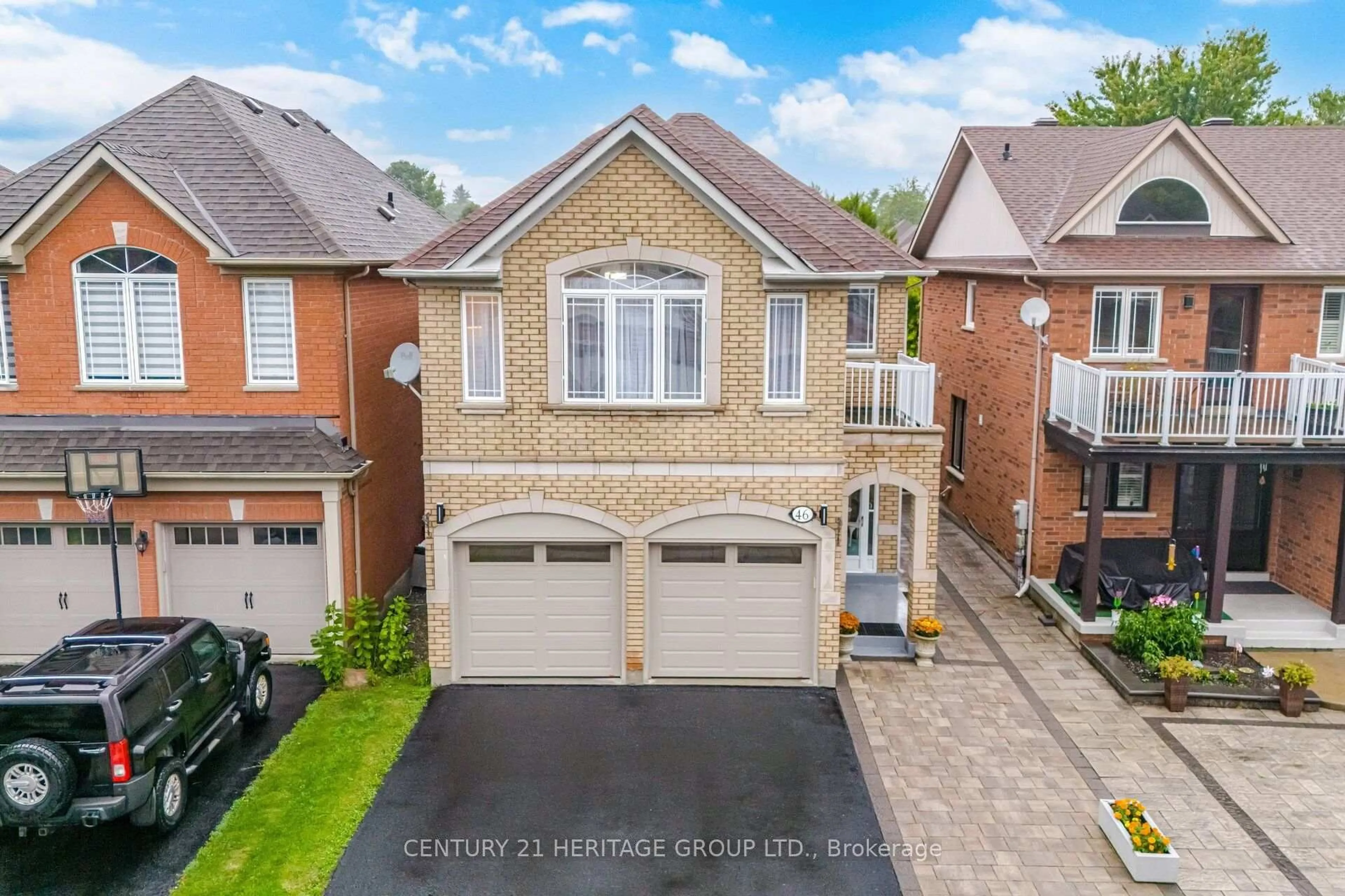 A pic from outside/outdoor area/front of a property/back of a property/a pic from drone, street for 46 Snowy Meadow Ave, Richmond Hill Ontario L4E 3V4