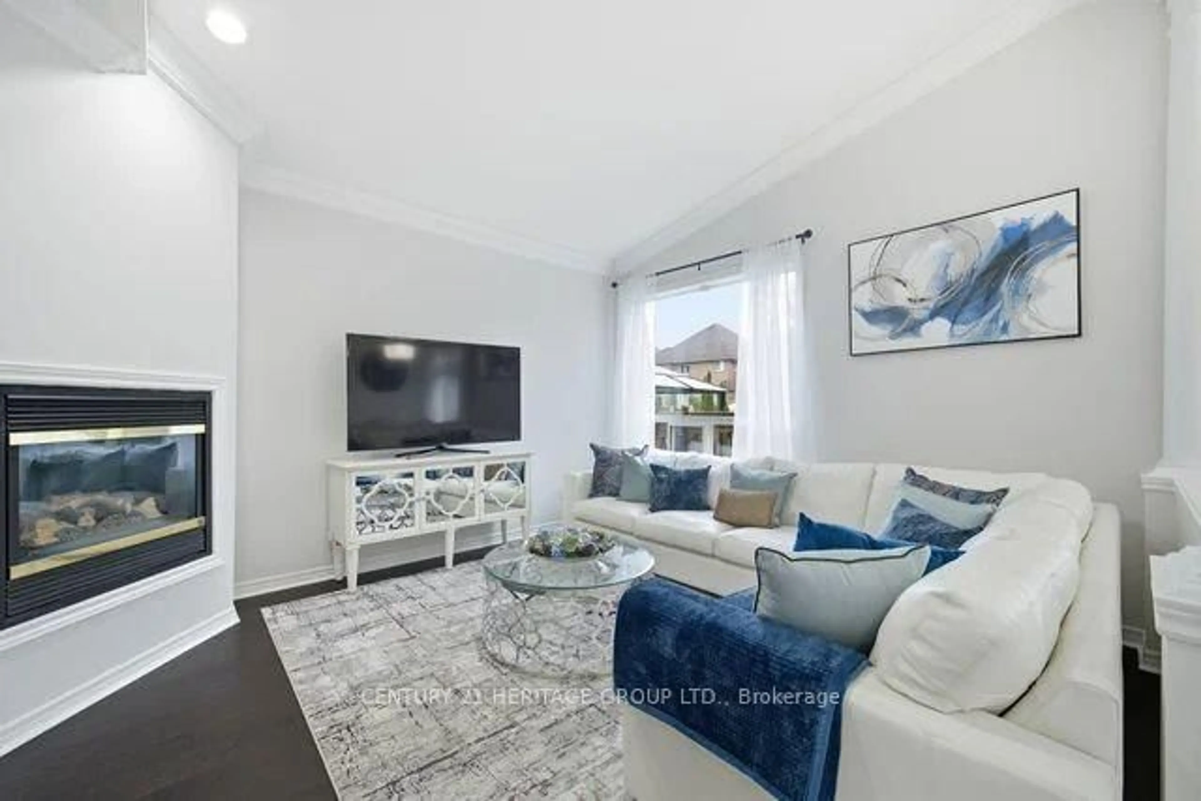 Living room with furniture, unknown for 46 Snowy Meadow Ave, Richmond Hill Ontario L4E 3V4