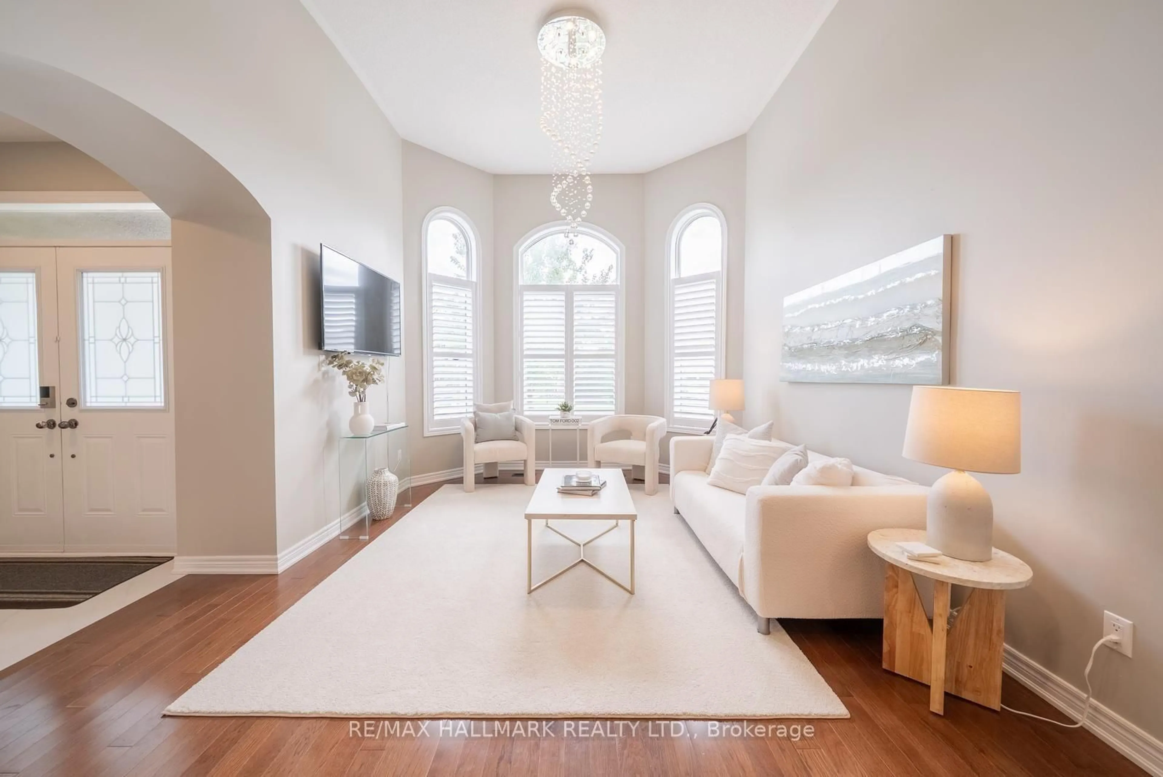 Living room with furniture, unknown for 411 Hoover Park Dr, Whitchurch-Stouffville Ontario L4A 1P4