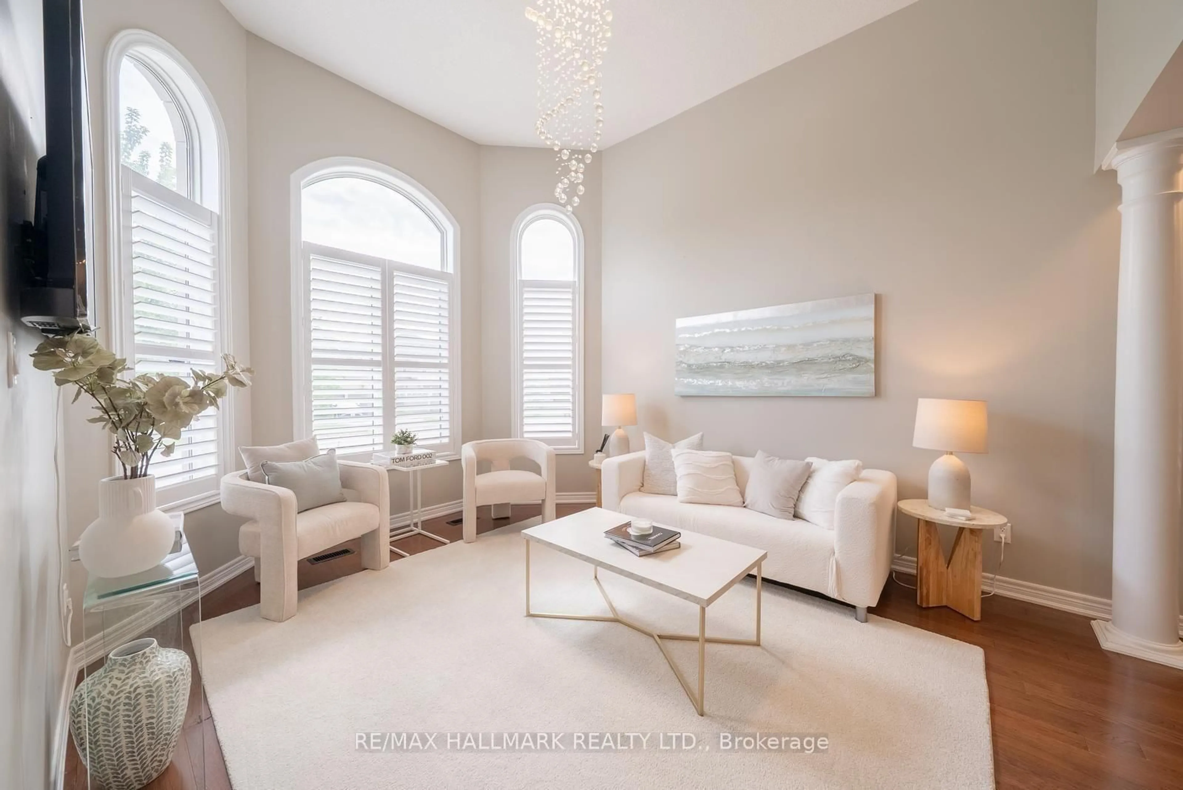 Living room with furniture, unknown for 411 Hoover Park Dr, Whitchurch-Stouffville Ontario L4A 1P4