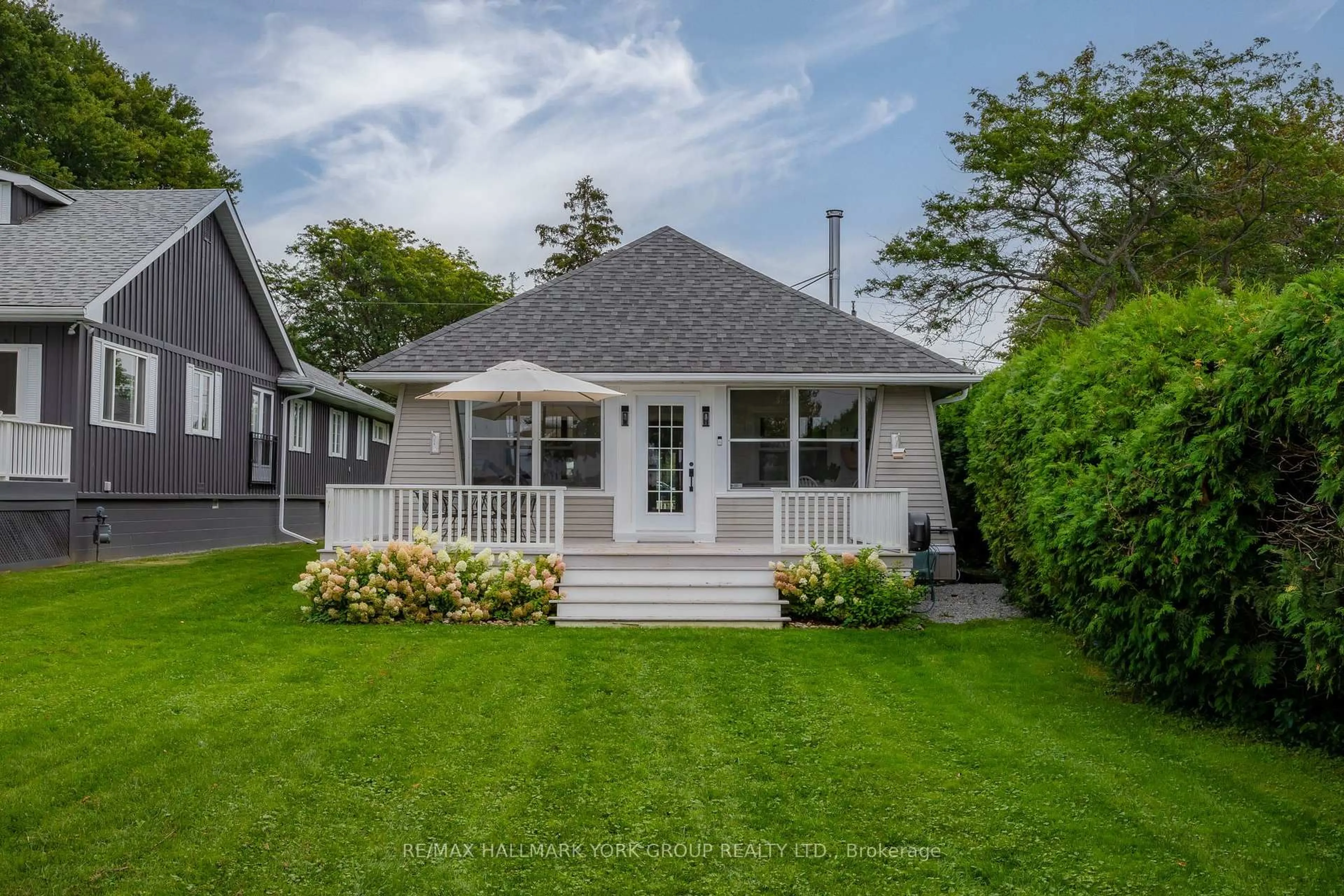 Home with vinyl exterior material, street for 913 Lake Dr, Georgina Ontario L4P 3E9